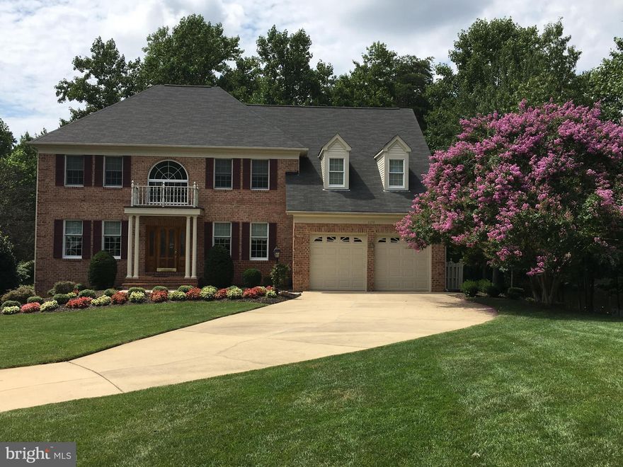 Stunning LAKE FRONT property located in quiet cut-de-sac, w/ large deck overlooking lake & fountain. Spacious 5 bedroom/4.5 bath comes w/all the amenities plus oversized FULLY FINISHED BASEMENT w/it's own full kitchen & master suite. Master bedroom w/sitting area. Jacuzzi & separate shower. 2 master walk-in closets. Lots of storage, Located near Kingstowne & Springfield Town Center & Metro.