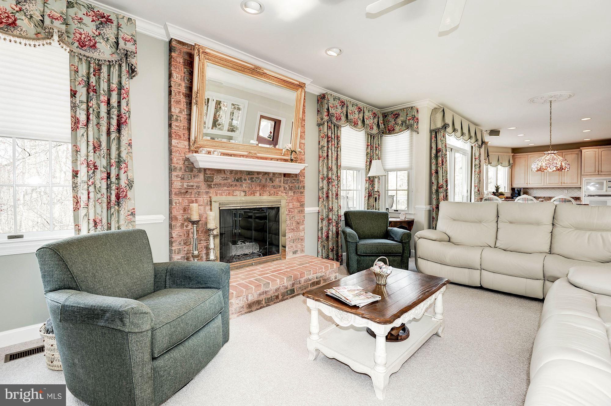 WOODLAND LAKE - Residential