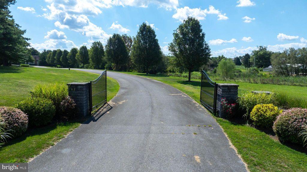 Photo of 914 Meadowbreeze Ln, LANCASTER, PA 17601 (MLS # PALA2083386)