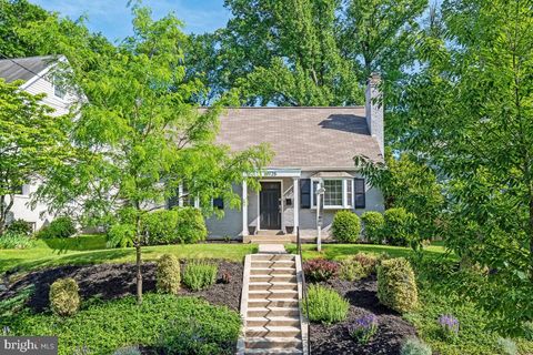 Photo of 10125 Crestwood Road, Kensington, MD 20895 (MLS # MDMC2130408) Photo of 10125 Crestwood Road, Kensington, MD 20895 (MLS # MDMC2130408)