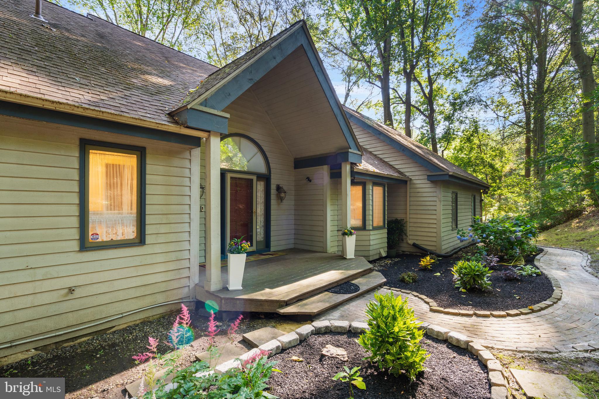 2 BRIARWOOD COURT