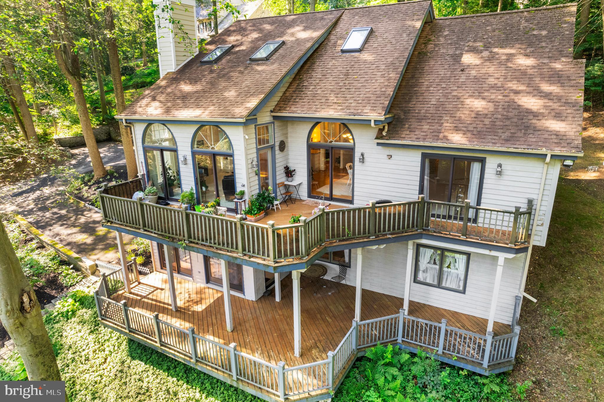2 BRIARWOOD COURT