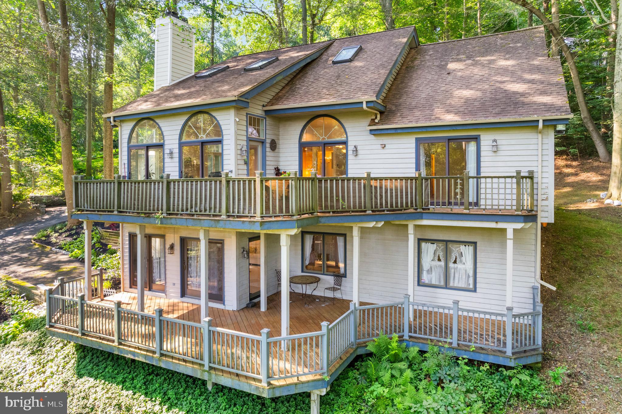 2 BRIARWOOD COURT