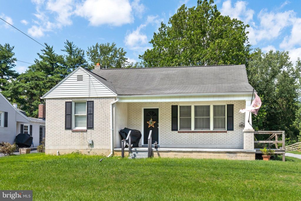 Photo of 723 Turnpike Road, Elizabethtown, PA 17022 (MLS # PALA2043860)