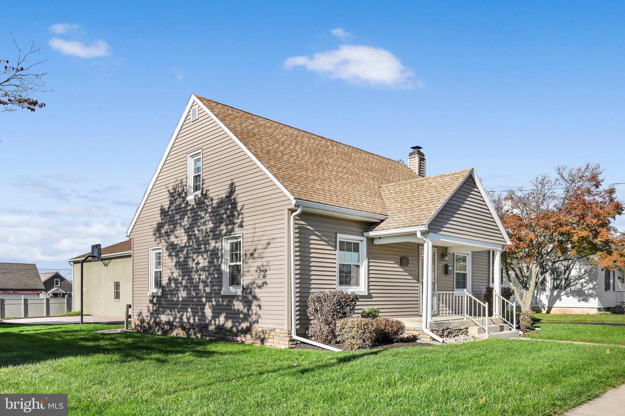 223 W WALNUT ST.