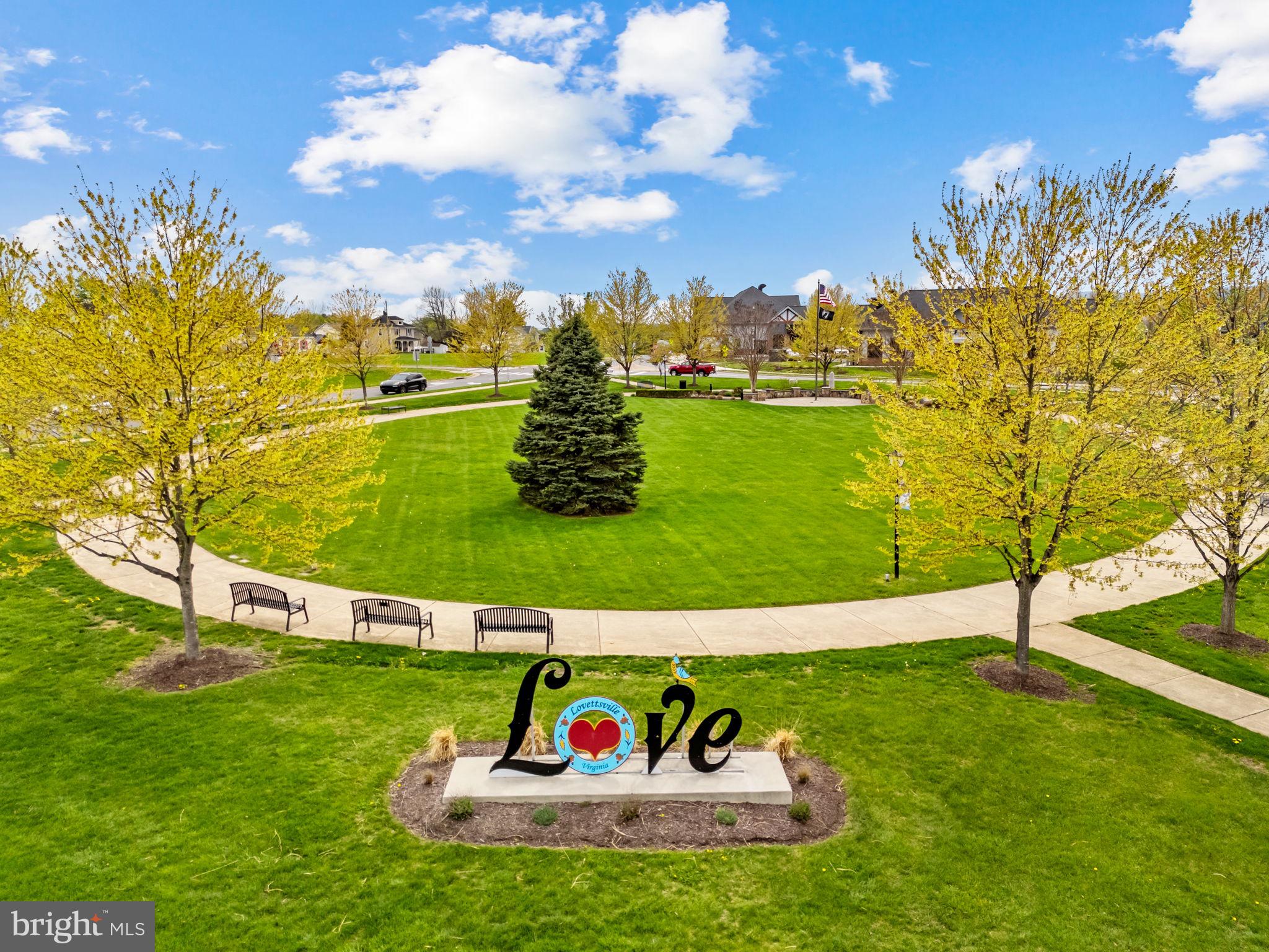 LOVETTSVILLE - Residential