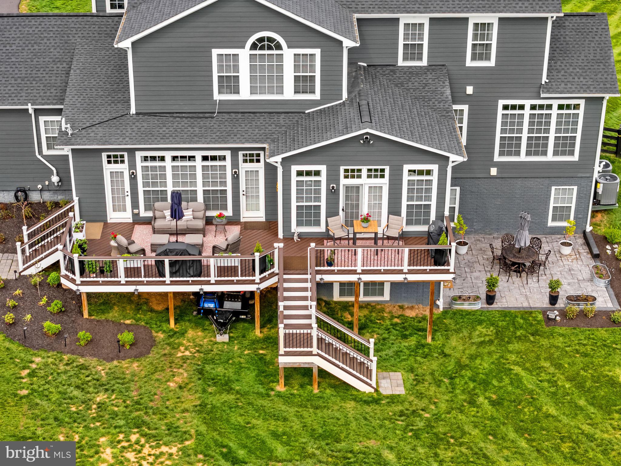 LOVETTSVILLE - Residential