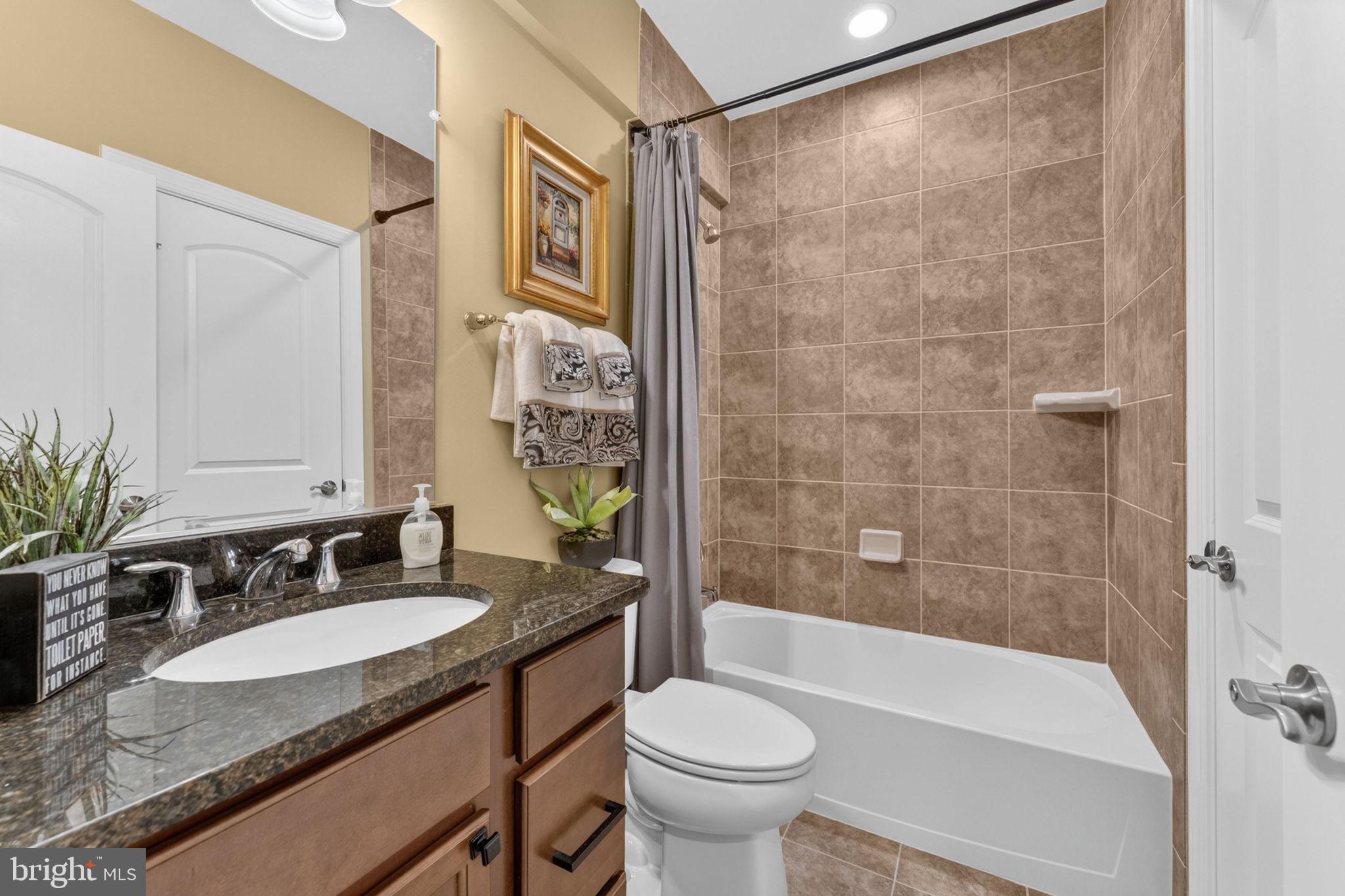 LOVETTSVILLE - Residential