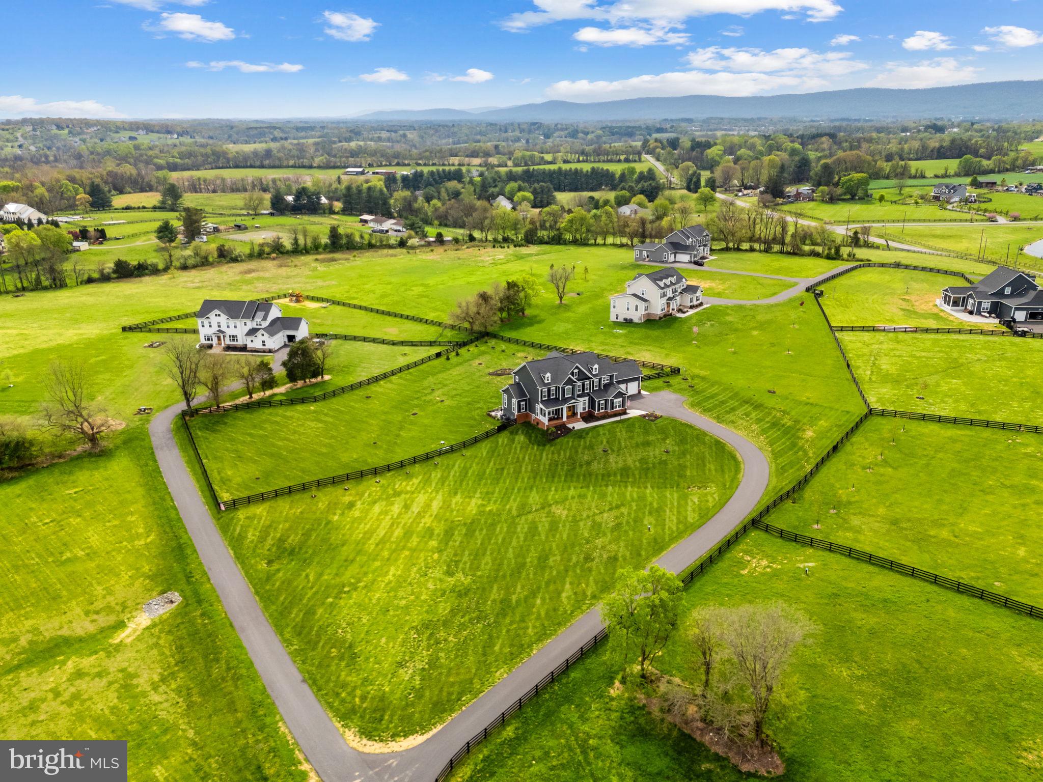 LOVETTSVILLE - Residential