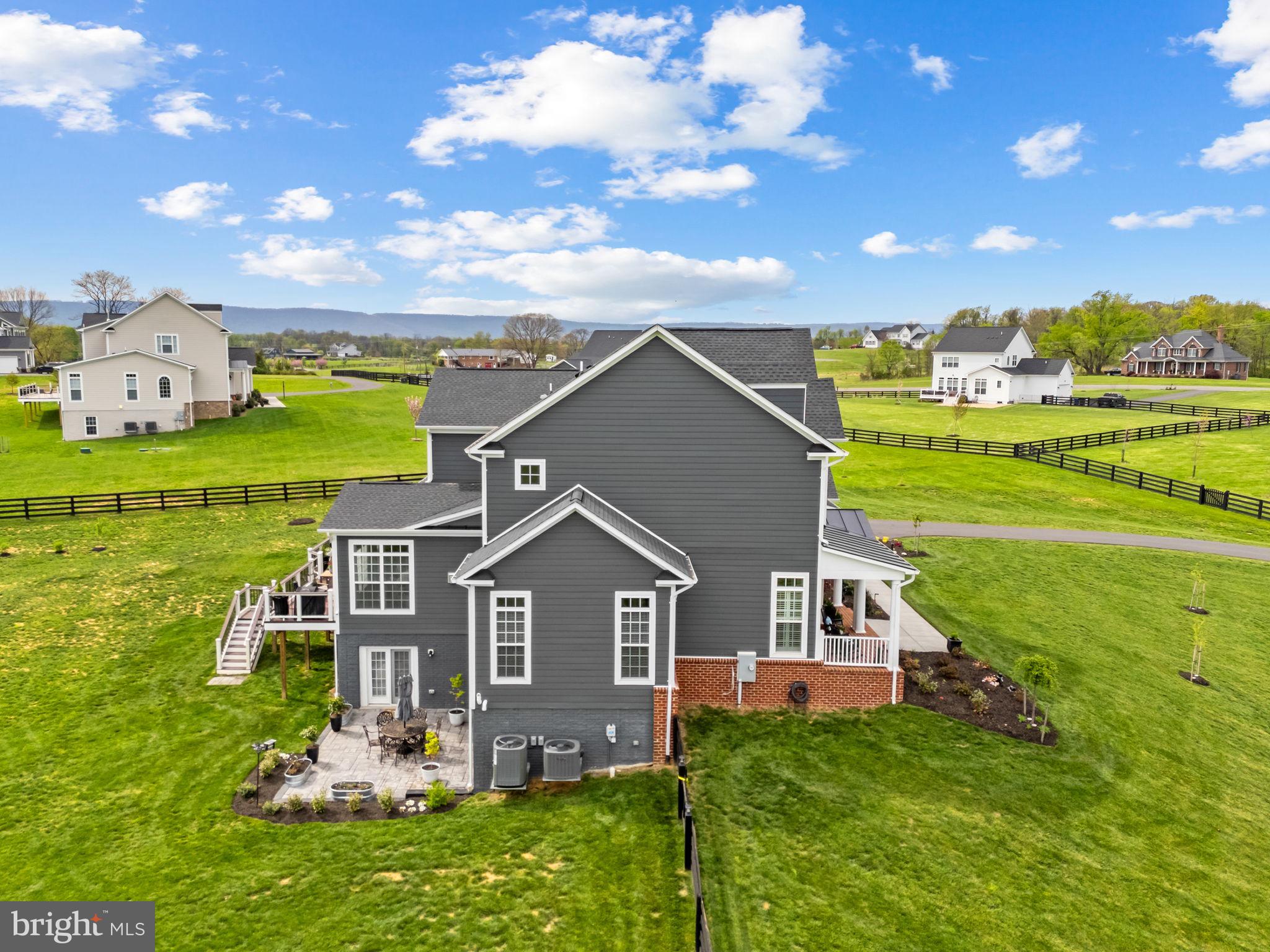 LOVETTSVILLE - Residential