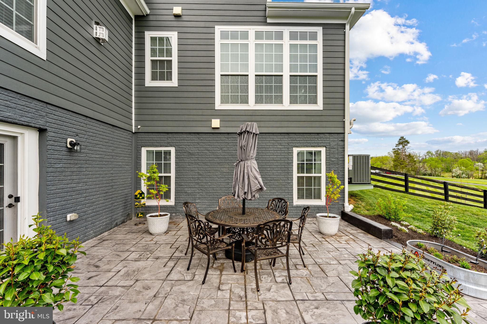 LOVETTSVILLE - Residential