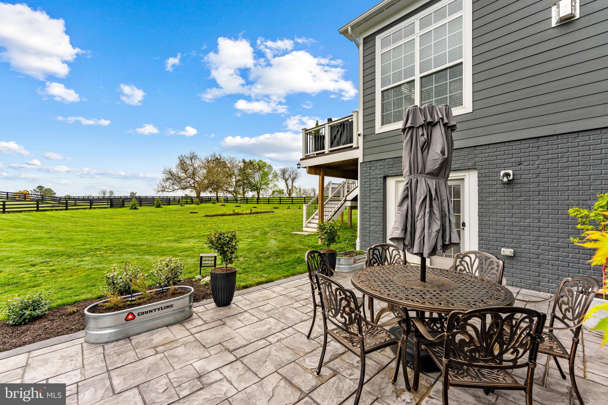 LOVETTSVILLE - Residential