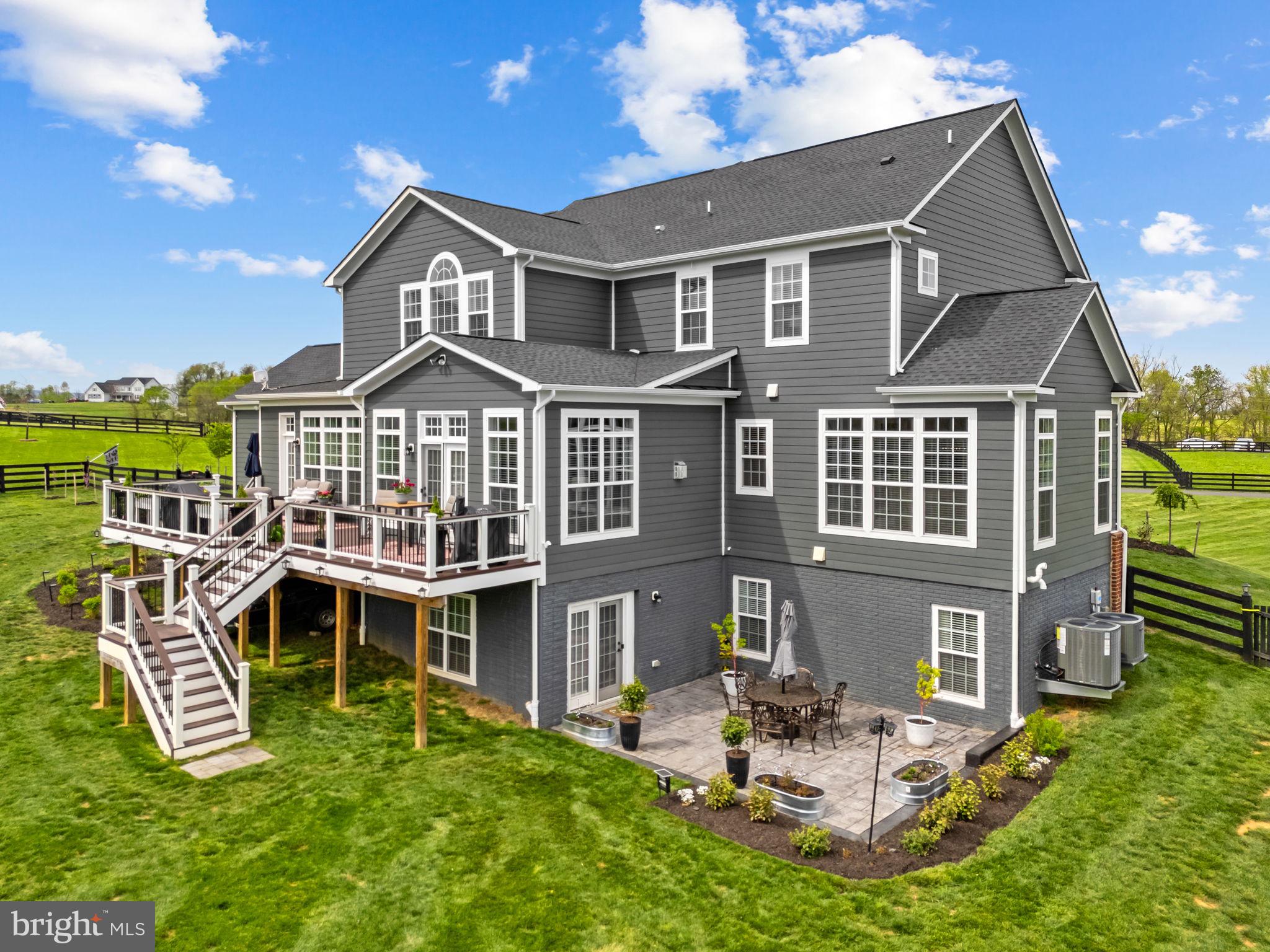 LOVETTSVILLE - Residential