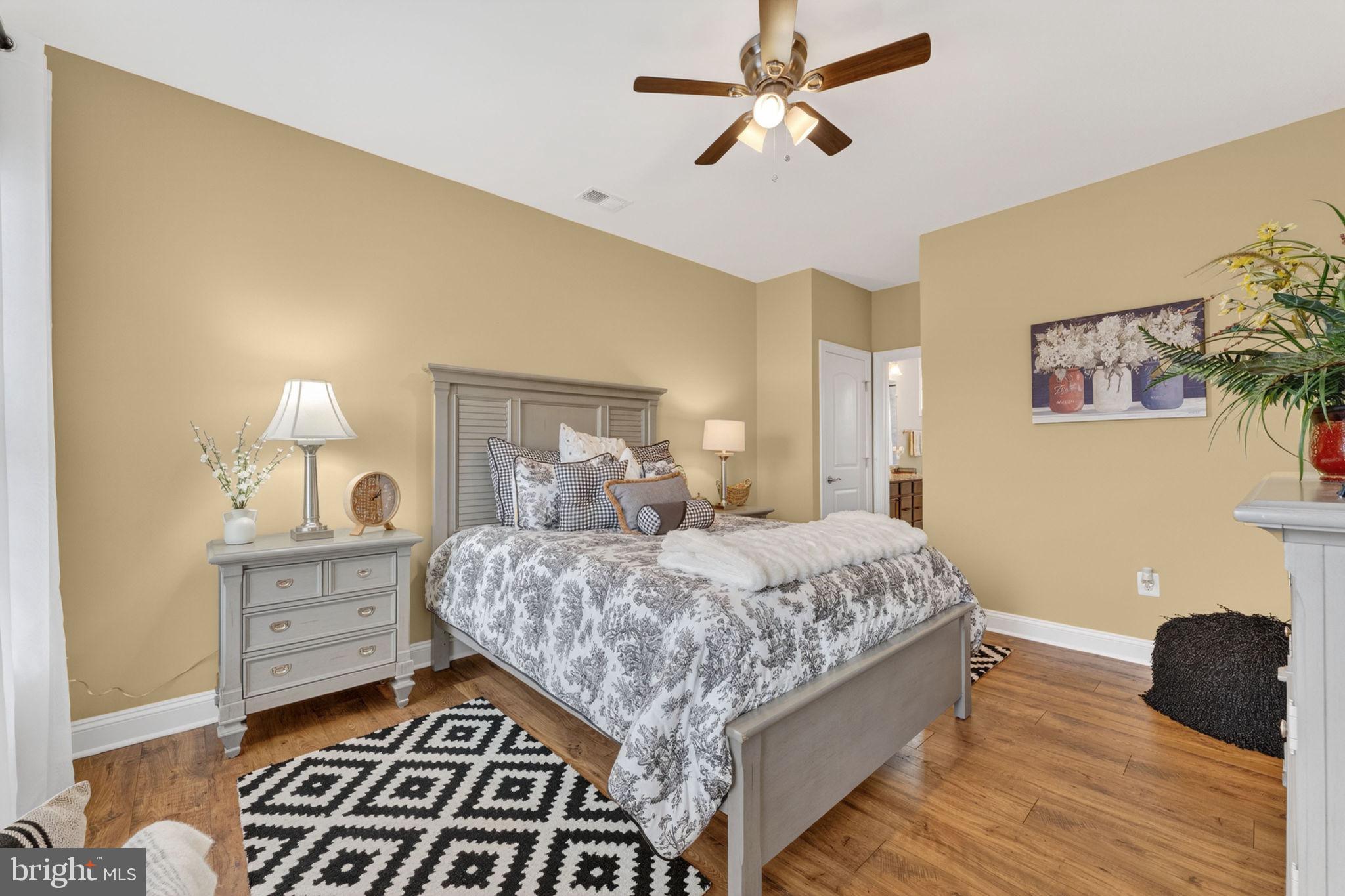 LOVETTSVILLE - Residential