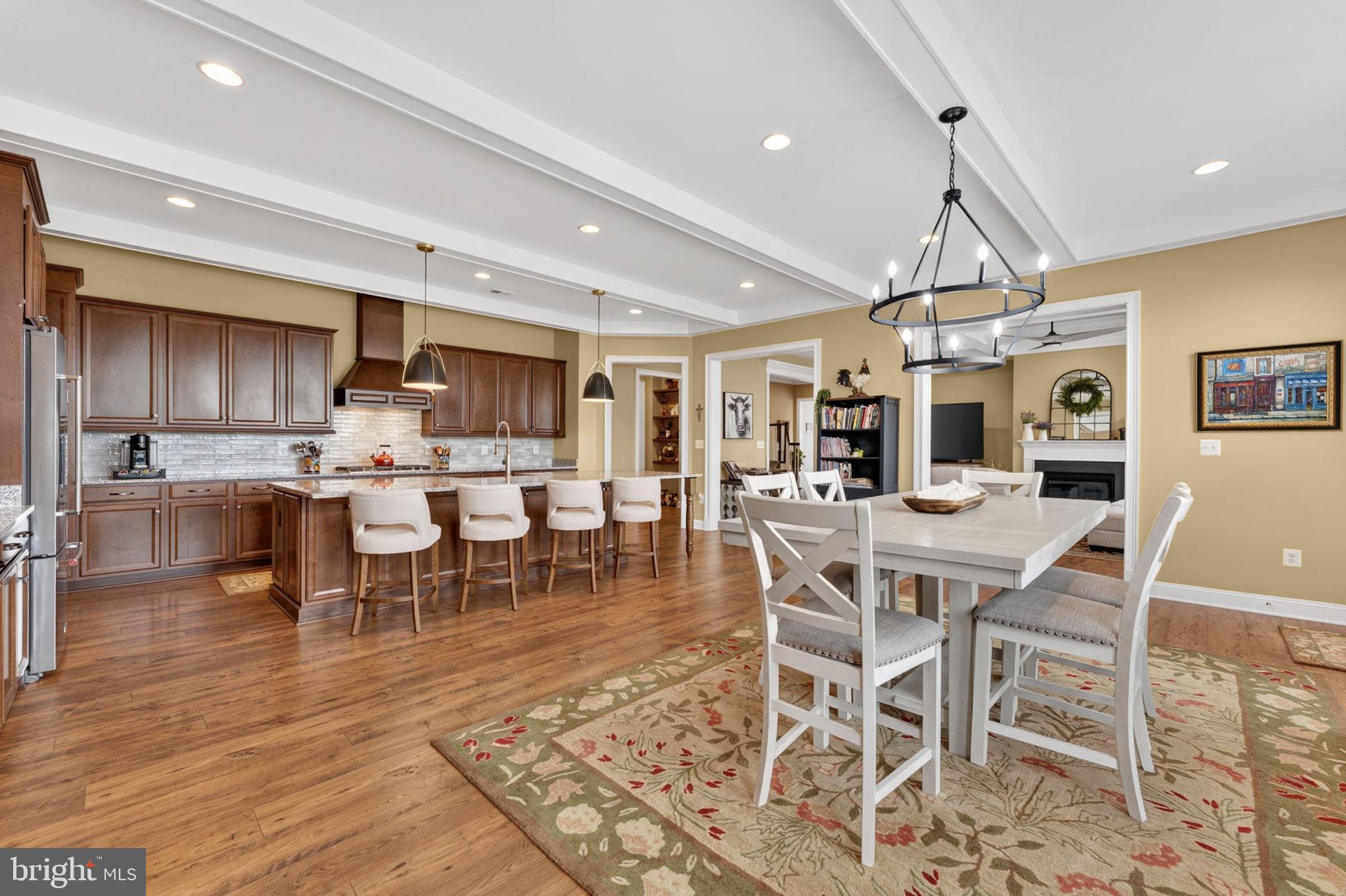 LOVETTSVILLE - Residential