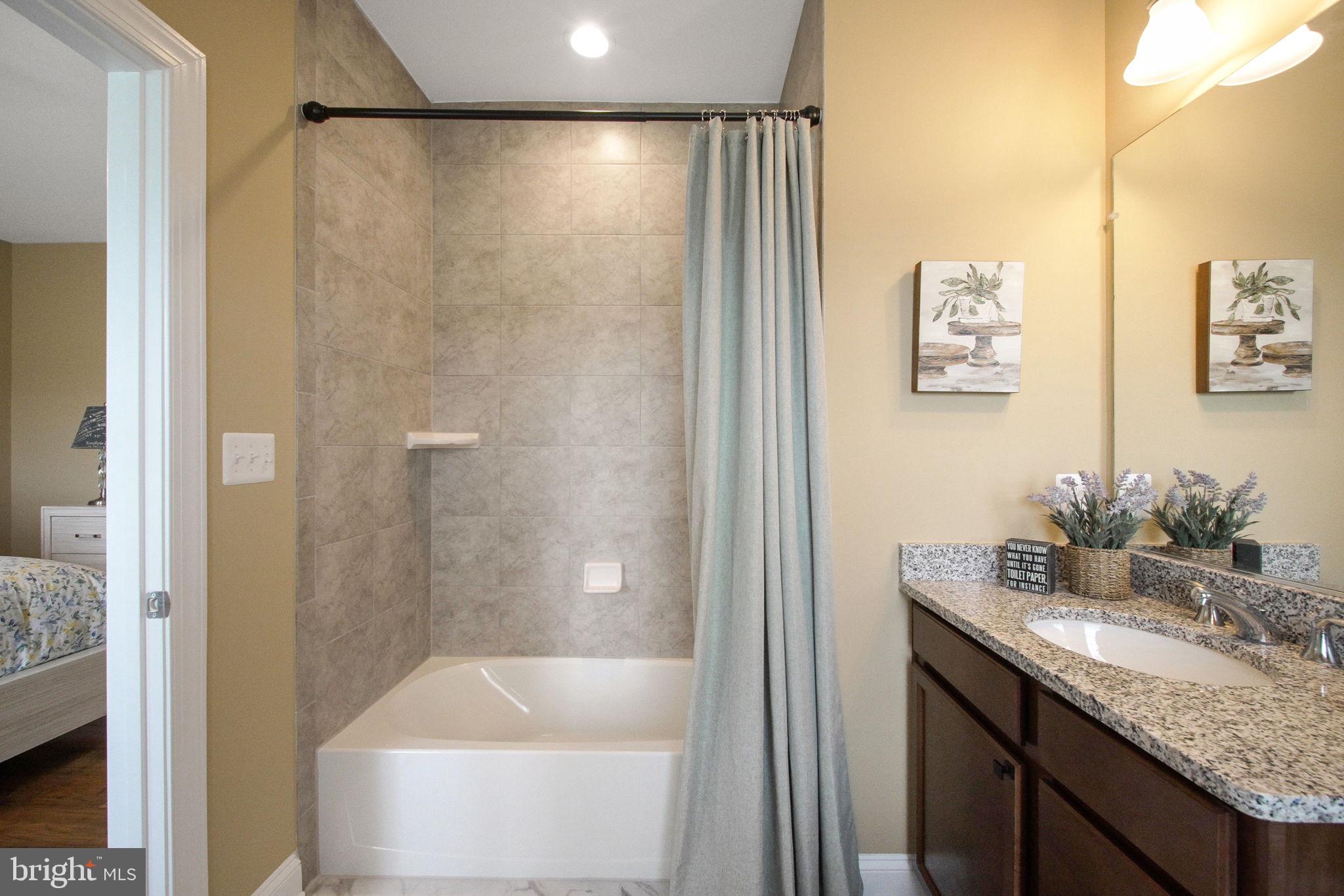 LOVETTSVILLE - Residential