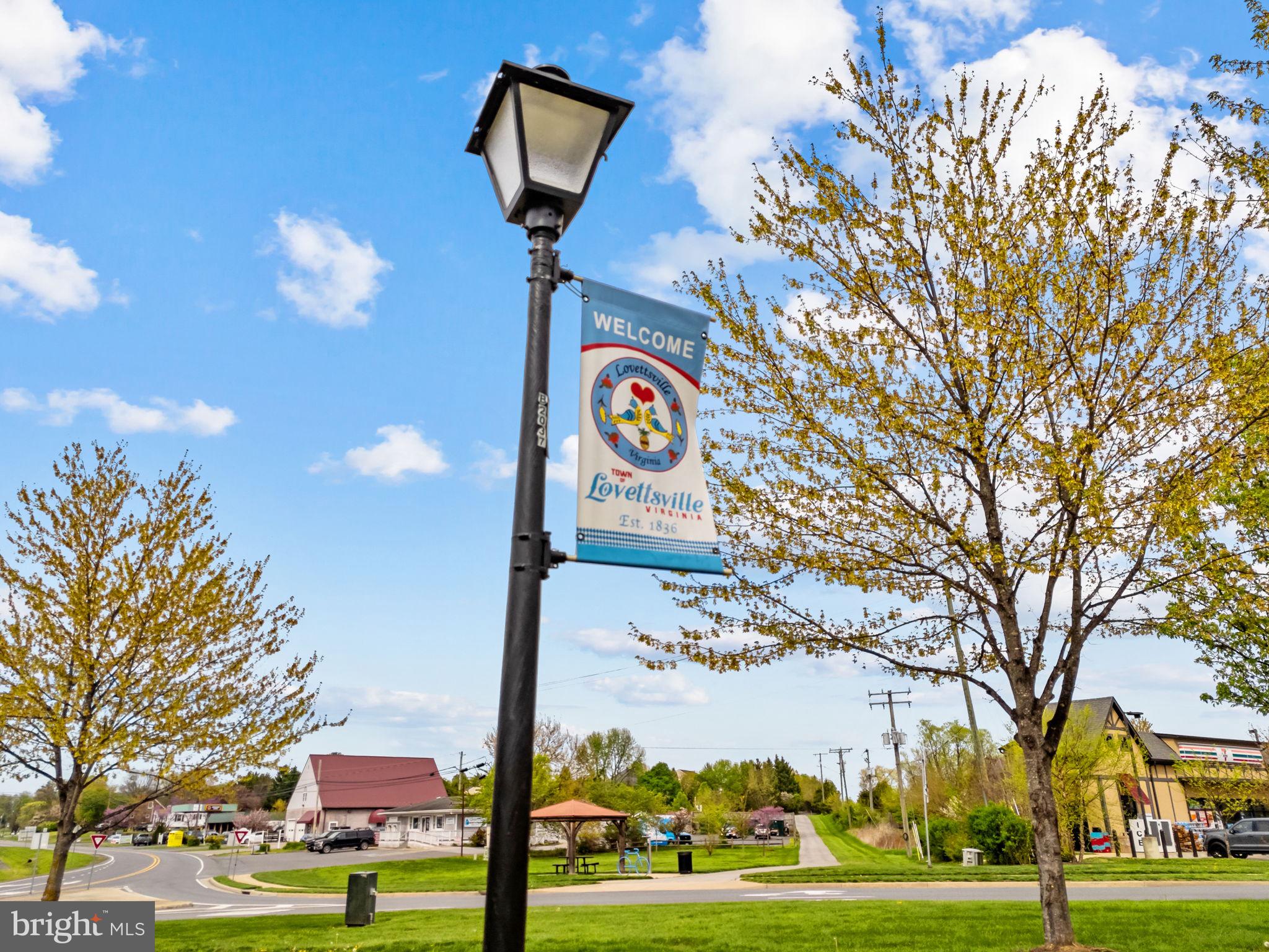 LOVETTSVILLE - Residential