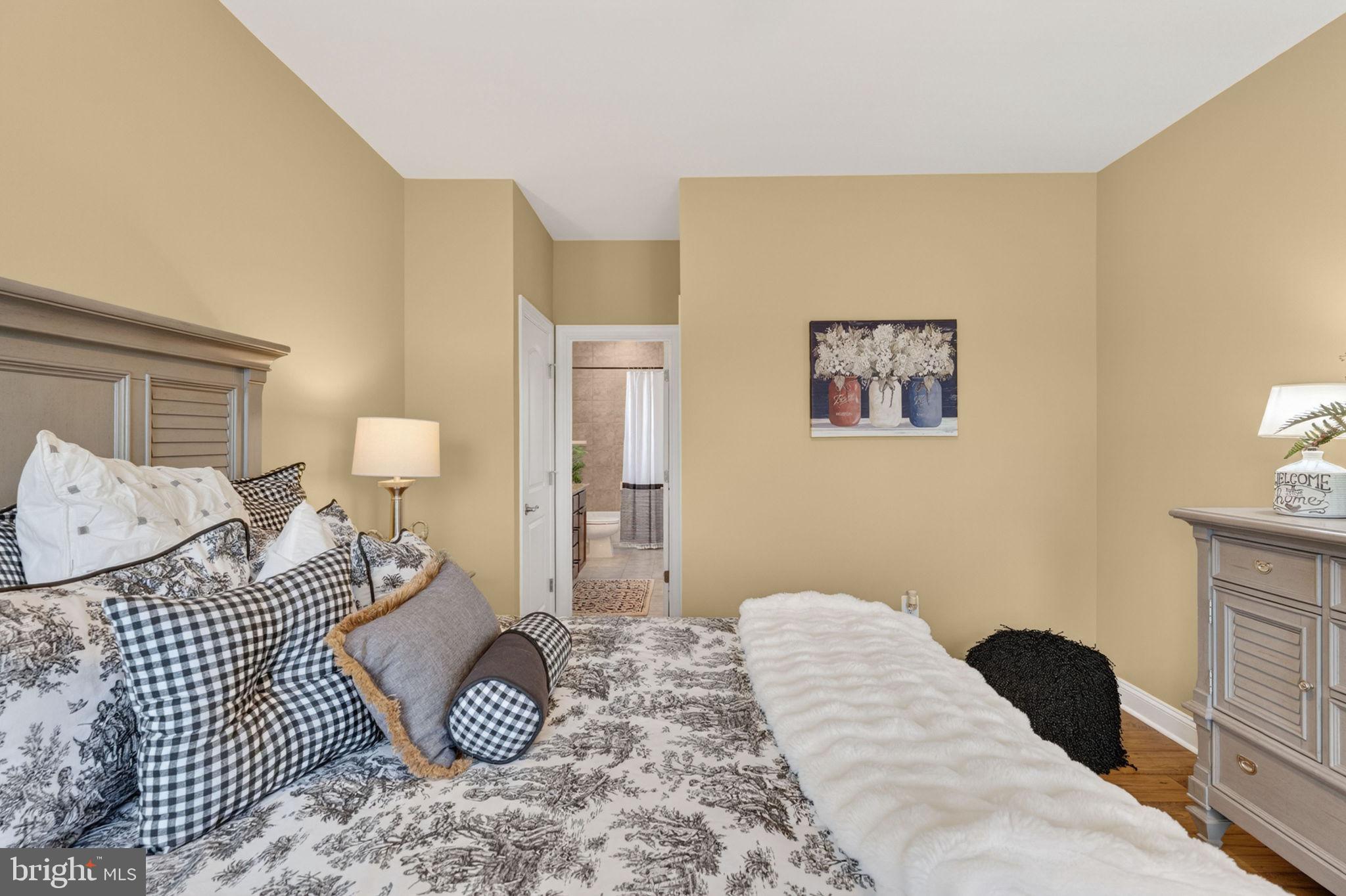 LOVETTSVILLE - Residential