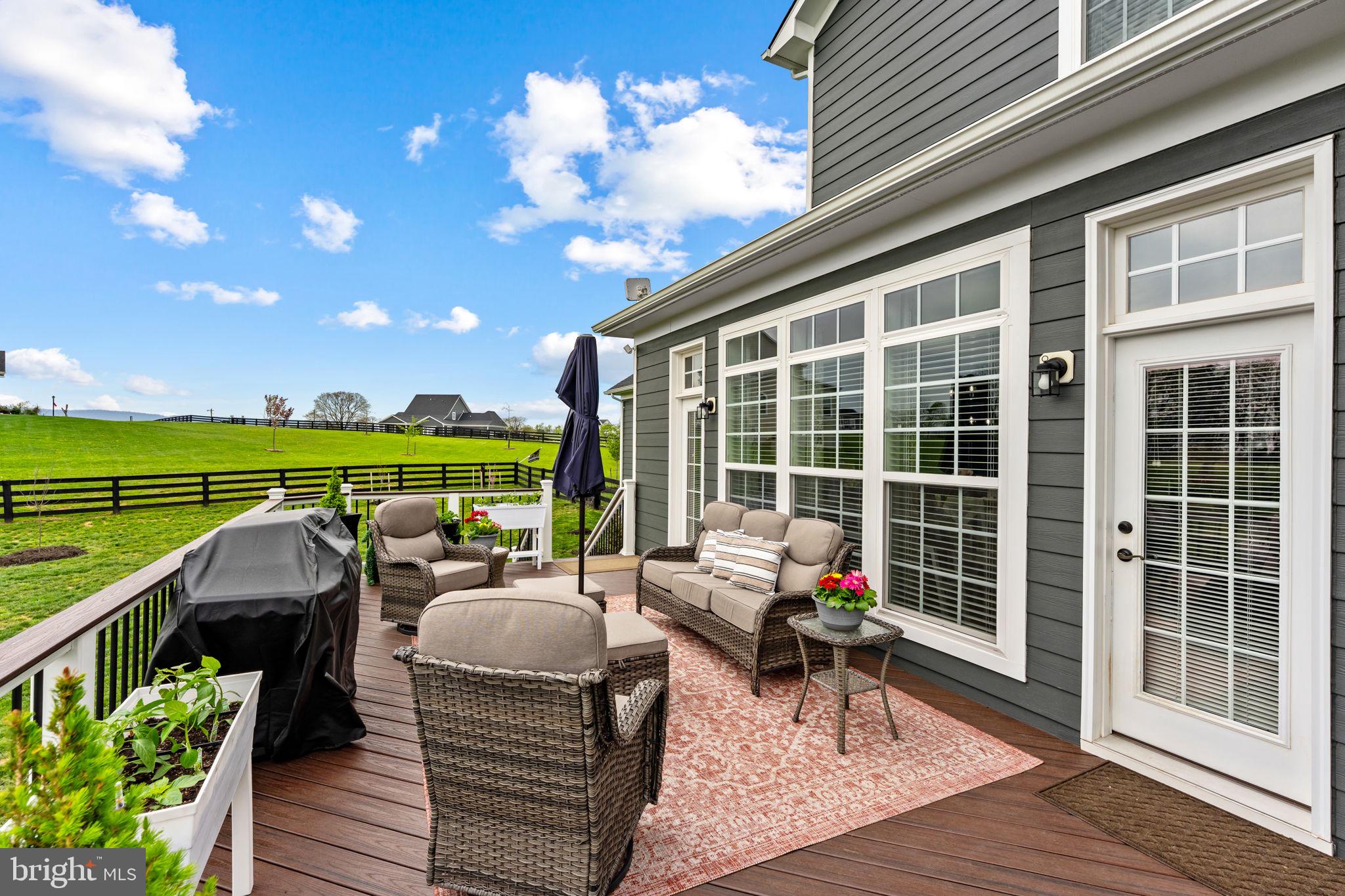 LOVETTSVILLE - Residential