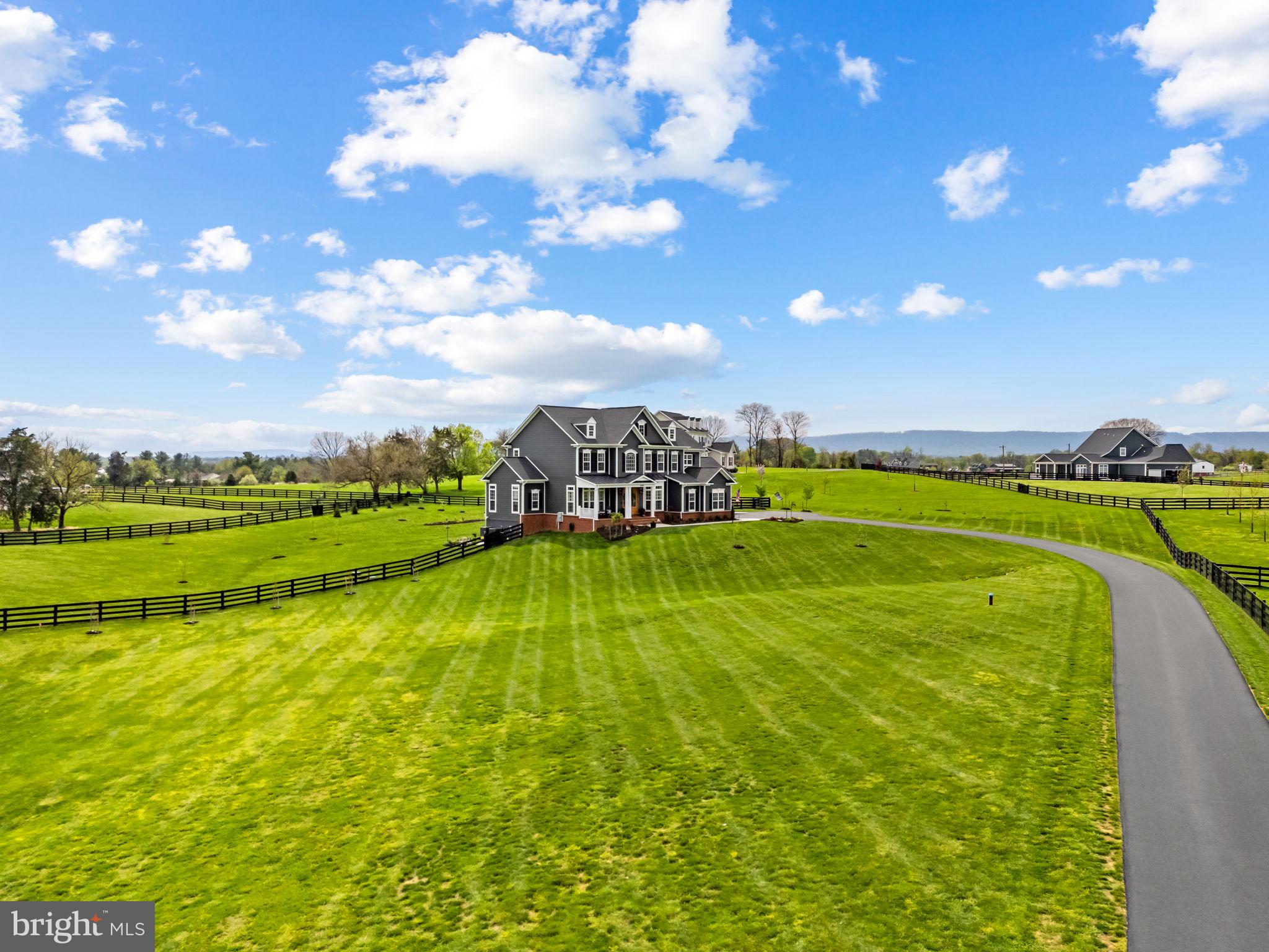 LOVETTSVILLE - Residential