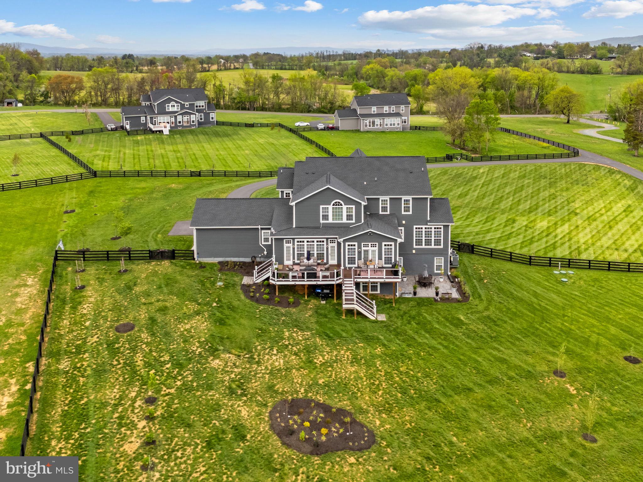 LOVETTSVILLE - Residential