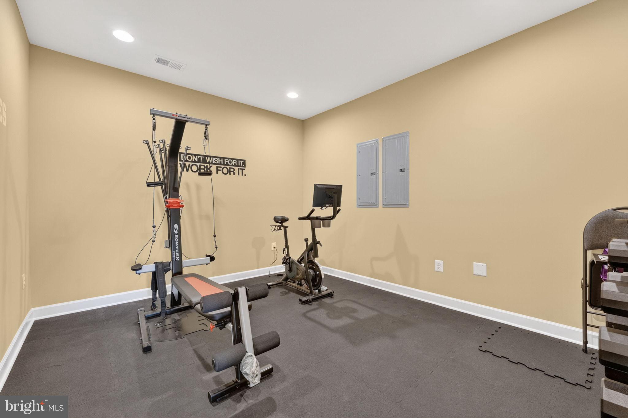 LOVETTSVILLE - Residential