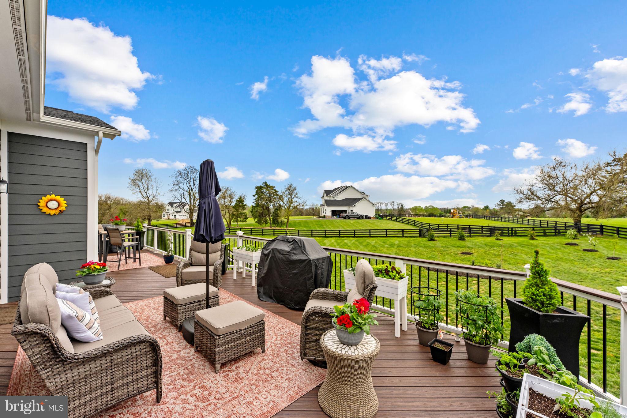 LOVETTSVILLE - Residential