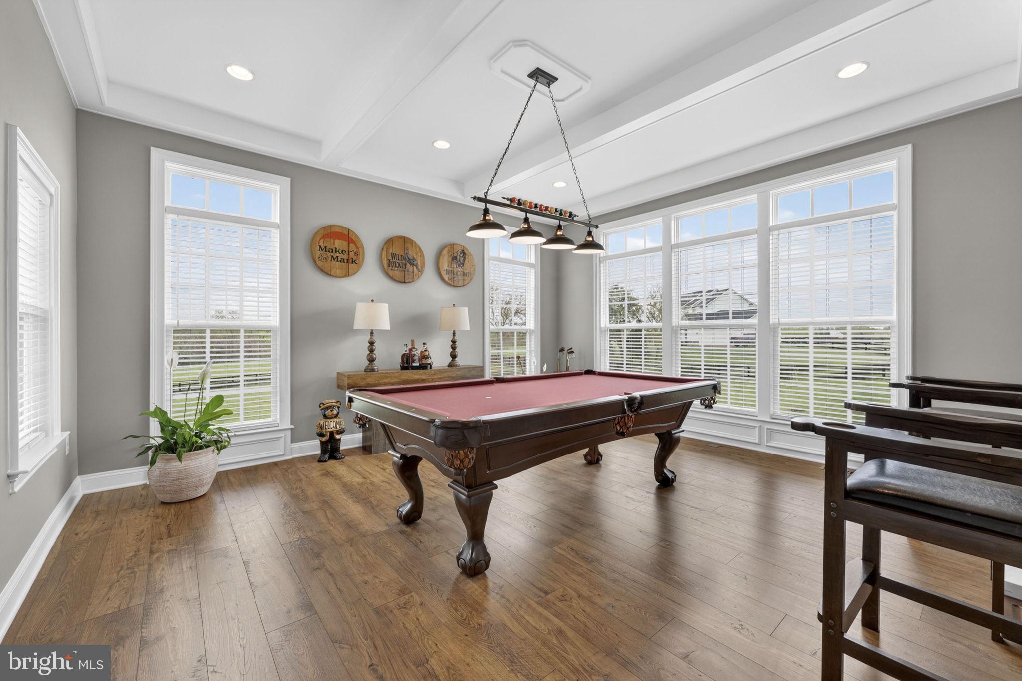 LOVETTSVILLE - Residential