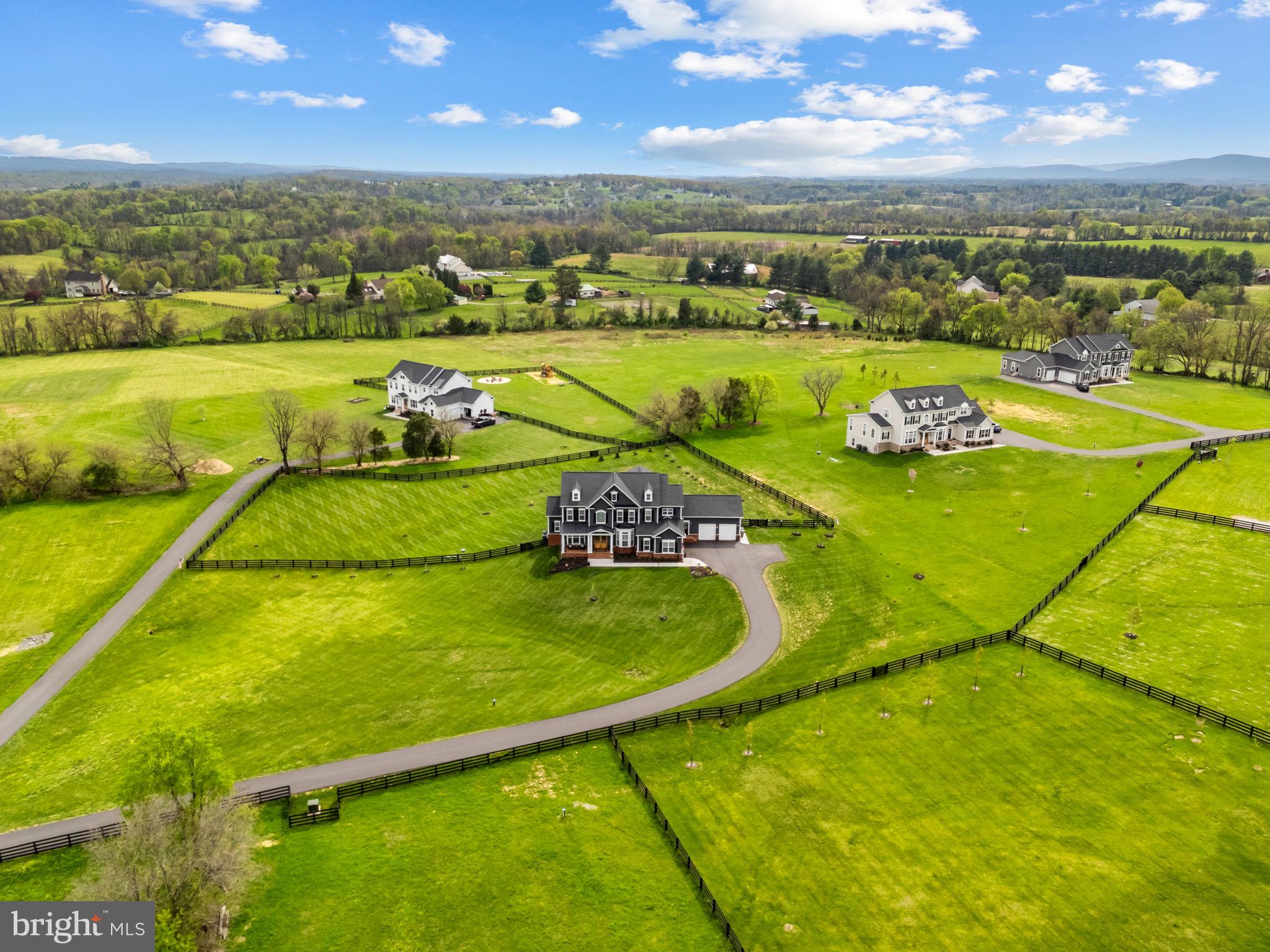 LOVETTSVILLE - Residential