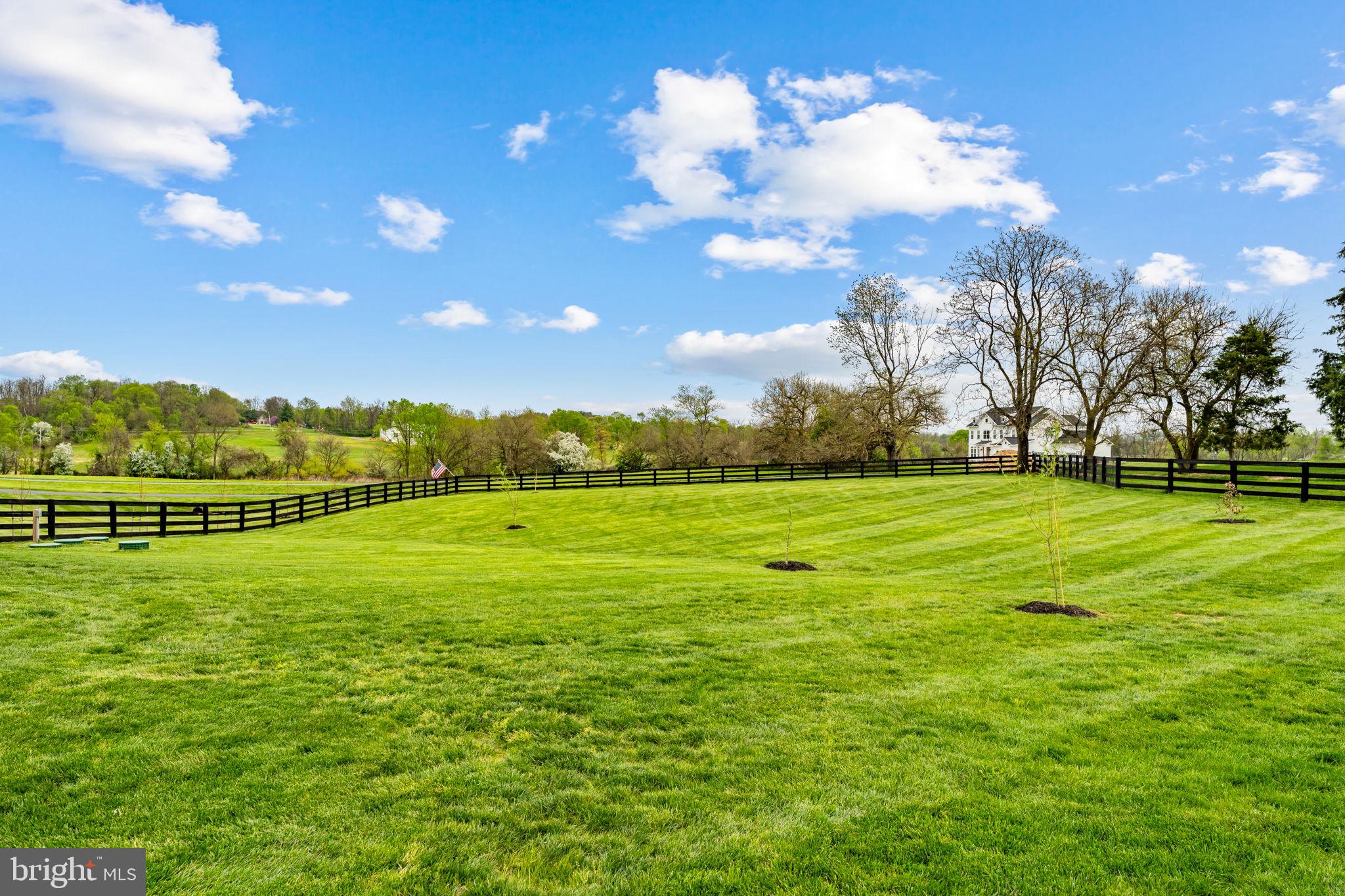 LOVETTSVILLE - Residential