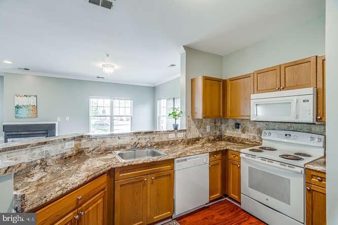 WINDSOR CROSSING - Residential