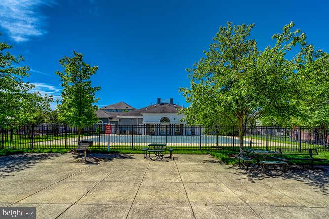 WINDSOR CROSSING - Residential