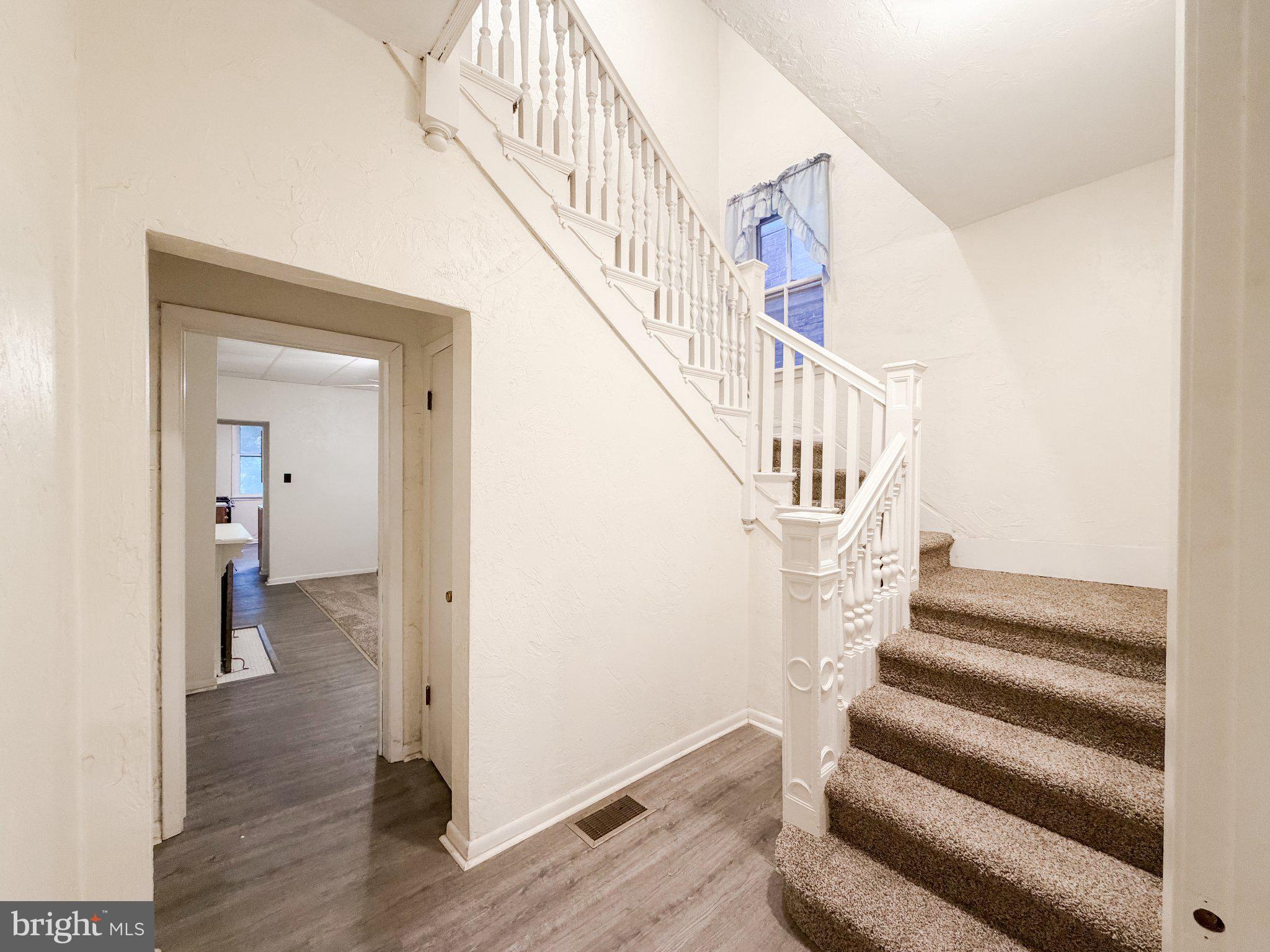 104 S PERSHING AVENUE