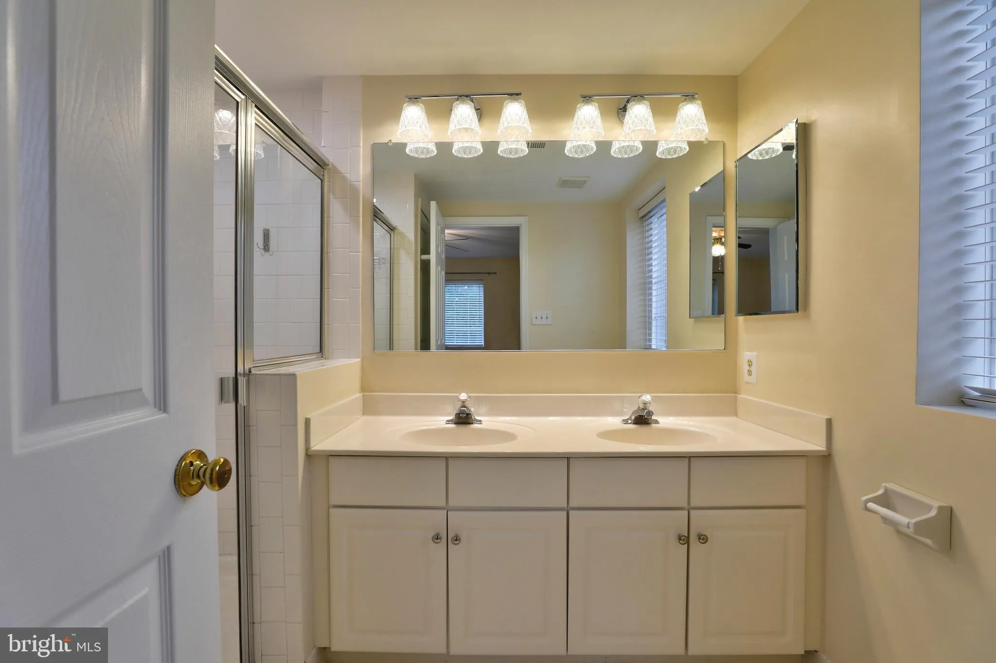 Lutherville Timonium, Maryland 21093, United States, 2 Bedrooms Bedrooms, ,2 BathroomsBathrooms,Residential,Active,129588