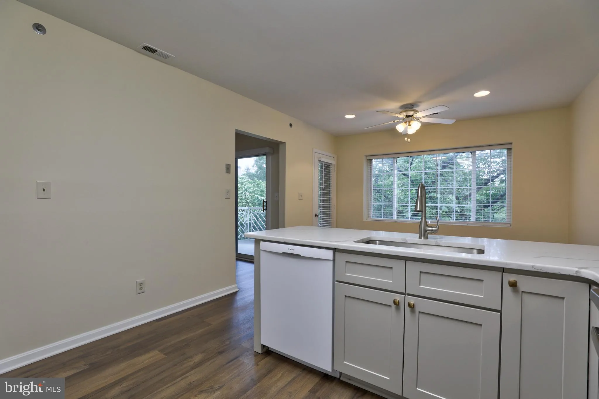 Lutherville Timonium, Maryland 21093, United States, 2 Bedrooms Bedrooms, ,2 BathroomsBathrooms,Residential,Active,129588