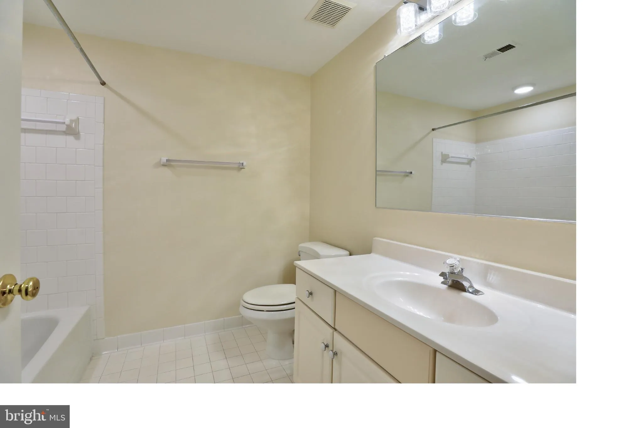 Lutherville Timonium, Maryland 21093, United States, 2 Bedrooms Bedrooms, ,2 BathroomsBathrooms,Residential,Active,129588