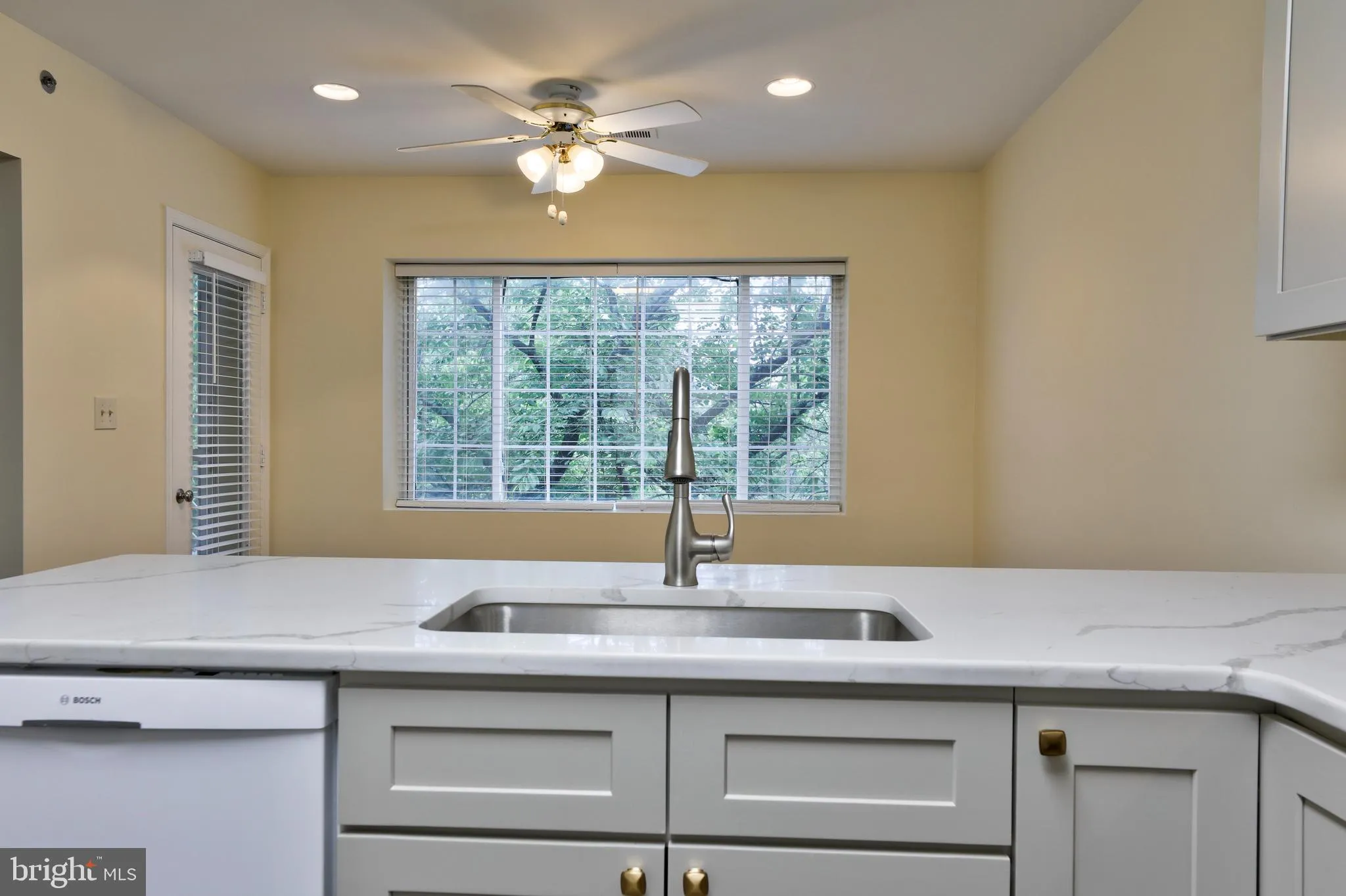 Lutherville Timonium, Maryland 21093, United States, 2 Bedrooms Bedrooms, ,2 BathroomsBathrooms,Residential,Active,129588