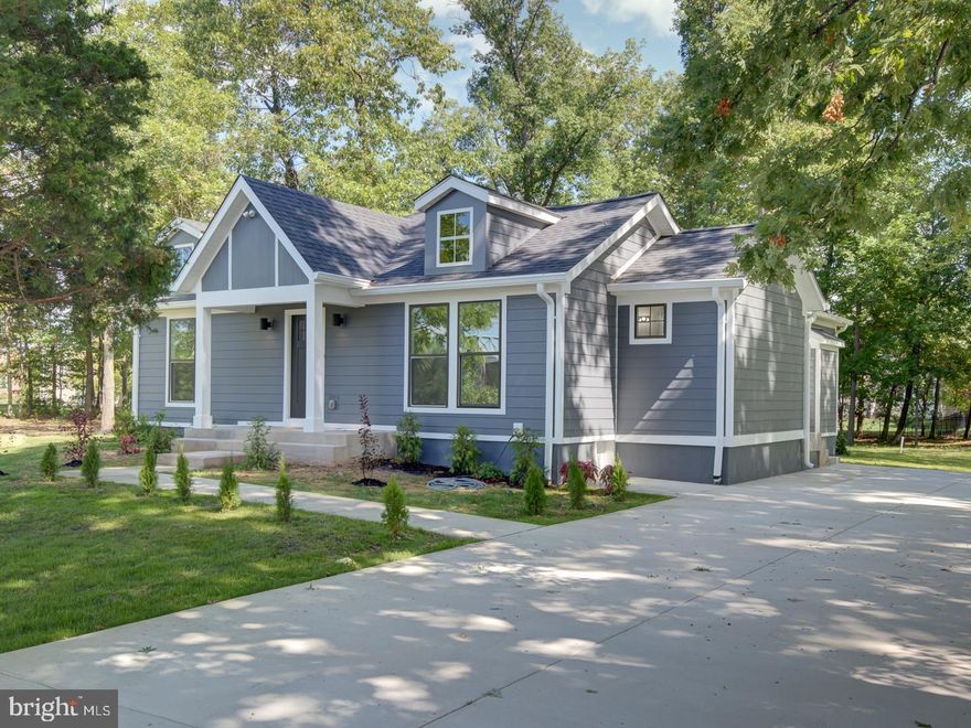 FANTASTIC ONE LEVEL LIVING*A RARE FIND* BEAUTIFULLY RENOVATED* 4 BR'S 3.5 BATHS* OPEN FLOOR PLAN* QUARTZ COUNTERTOPS, SS APPLIANCES* RECESSED LIGHTS*HUGE MASTER SUITE* GREAT FOR ENTERTANING **NO HOA**1.05 ACRE LOT* NEW ROOF*NEW CONCRETE DRIVEWAY*GREAT LOCATION* QUIET NEIGHBORHOOD WITH EASY ACCESS TO RESTAURANTS, SHOPPING AND MAJOR ROADWAYS SUCH AS I-66, Rt-29 AND Rt-15