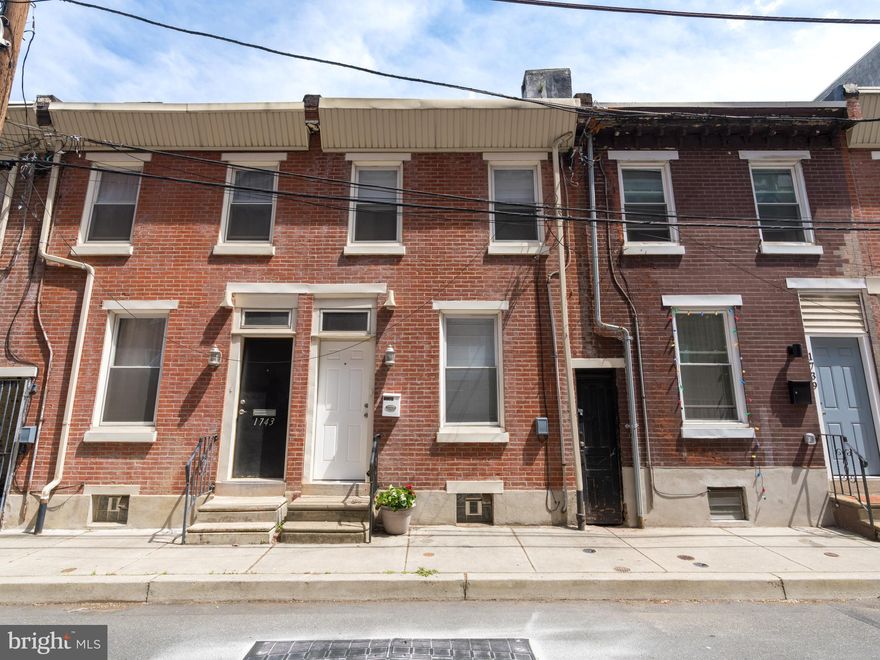 This beautifully updated 2-bedroom, 1-bath home blends modern finishes with classic Philly charm. Step inside to find gorgeous hardwood floors throughout and a sun-filled, open-concept living space with an updated kitchen and bath. Located just steps from Fishtown’s best restaurants, cafes, bars, and boutiques, this location offers unbeatable walkability and easy access to public transportation. Whether you're commuting to Center City or enjoying a night out in your own neighborhood, this spot truly has it all. Don’t miss your chance to live in one of Philly’s most exciting neighborhoods! Requirements: Applicants to make 3x the monthly rent in verifiable net income, credit history to be considered, no evictions within the past 4 years, and must have a verifiable rental history with on-time rental payments