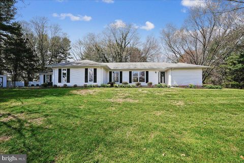 Photo of 17621 Evers Court, HAMILTON, VA 20158 (MLS # VALO2118682)