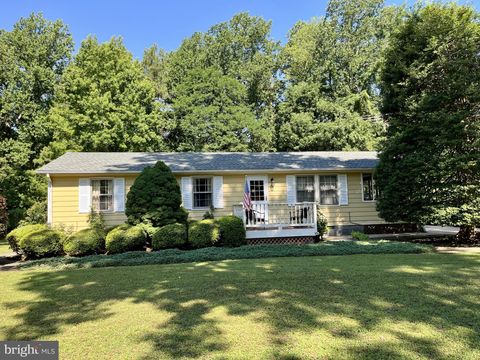 Photo of 815 Cabin Point Drive, MONTROSS, VA 22520 (MLS # VAWE2009828)