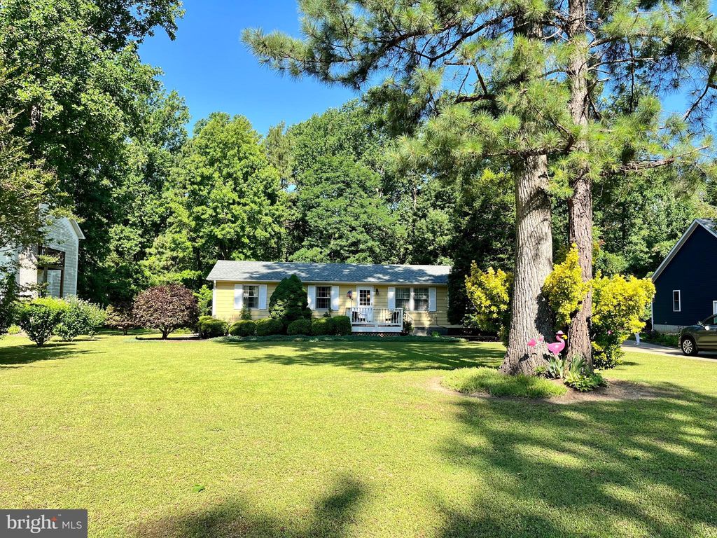 Photo of 815 Cabin Point Drive, MONTROSS, VA 22520 (MLS # VAWE2009828)