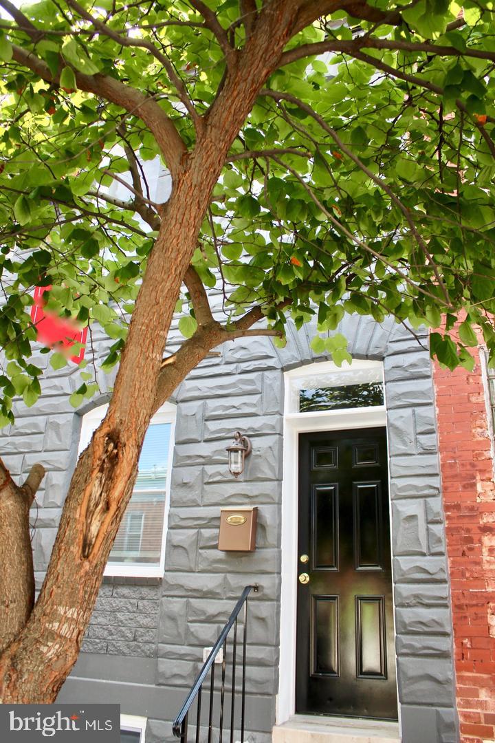160 N ELLWOOD AVENUE