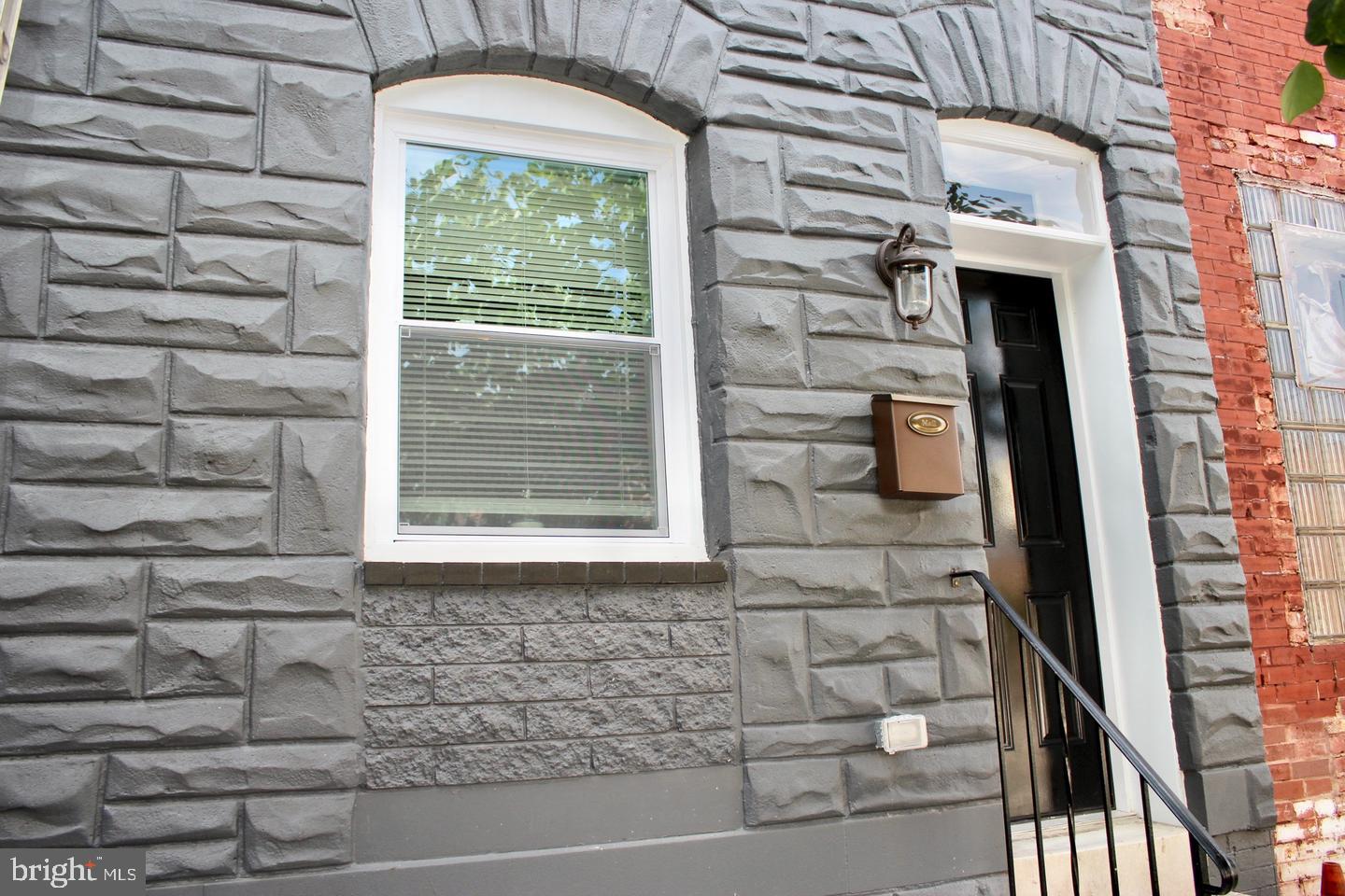 160 N ELLWOOD AVENUE