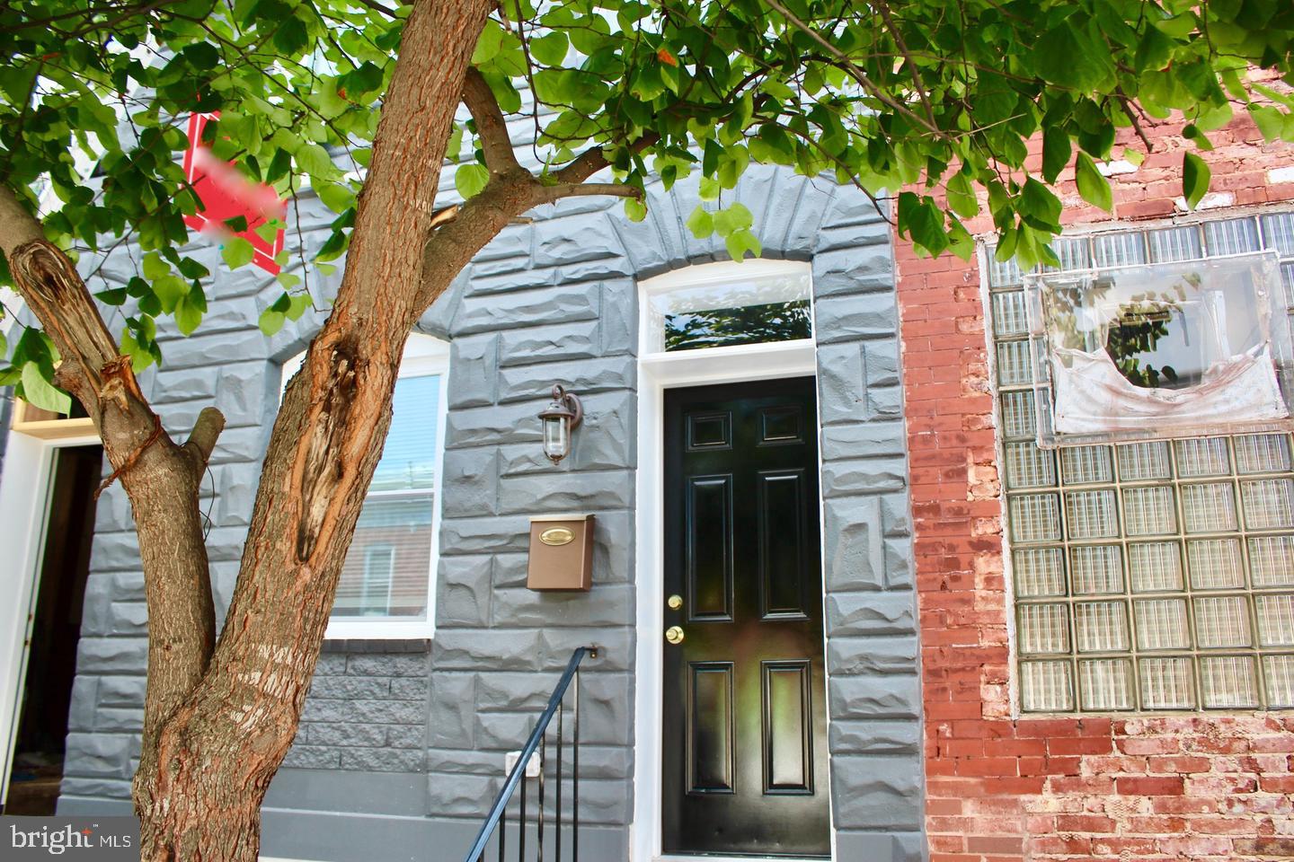 160 N ELLWOOD AVENUE