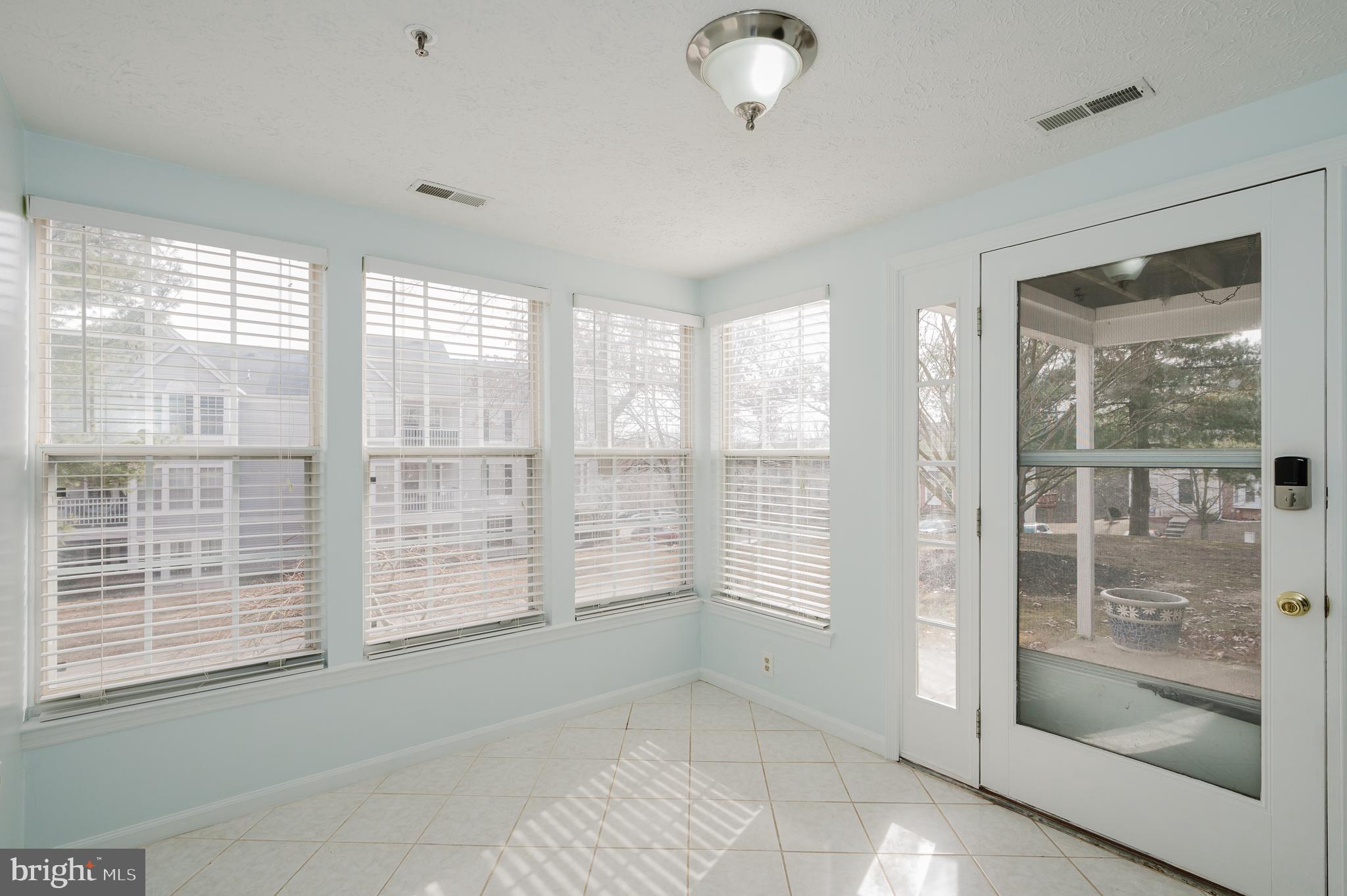 RIVERSIDE - Residential Lease