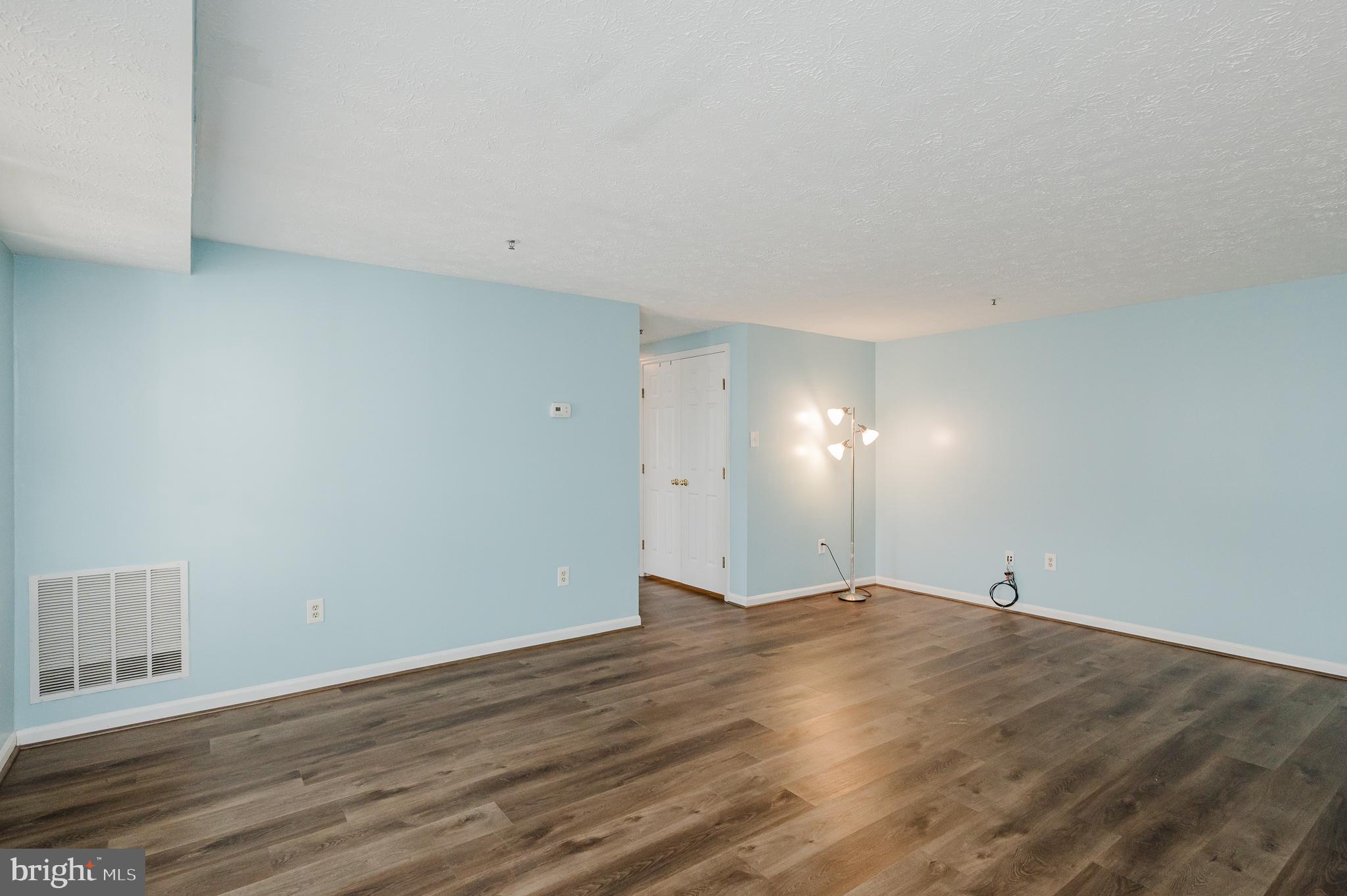 RIVERSIDE - Residential Lease