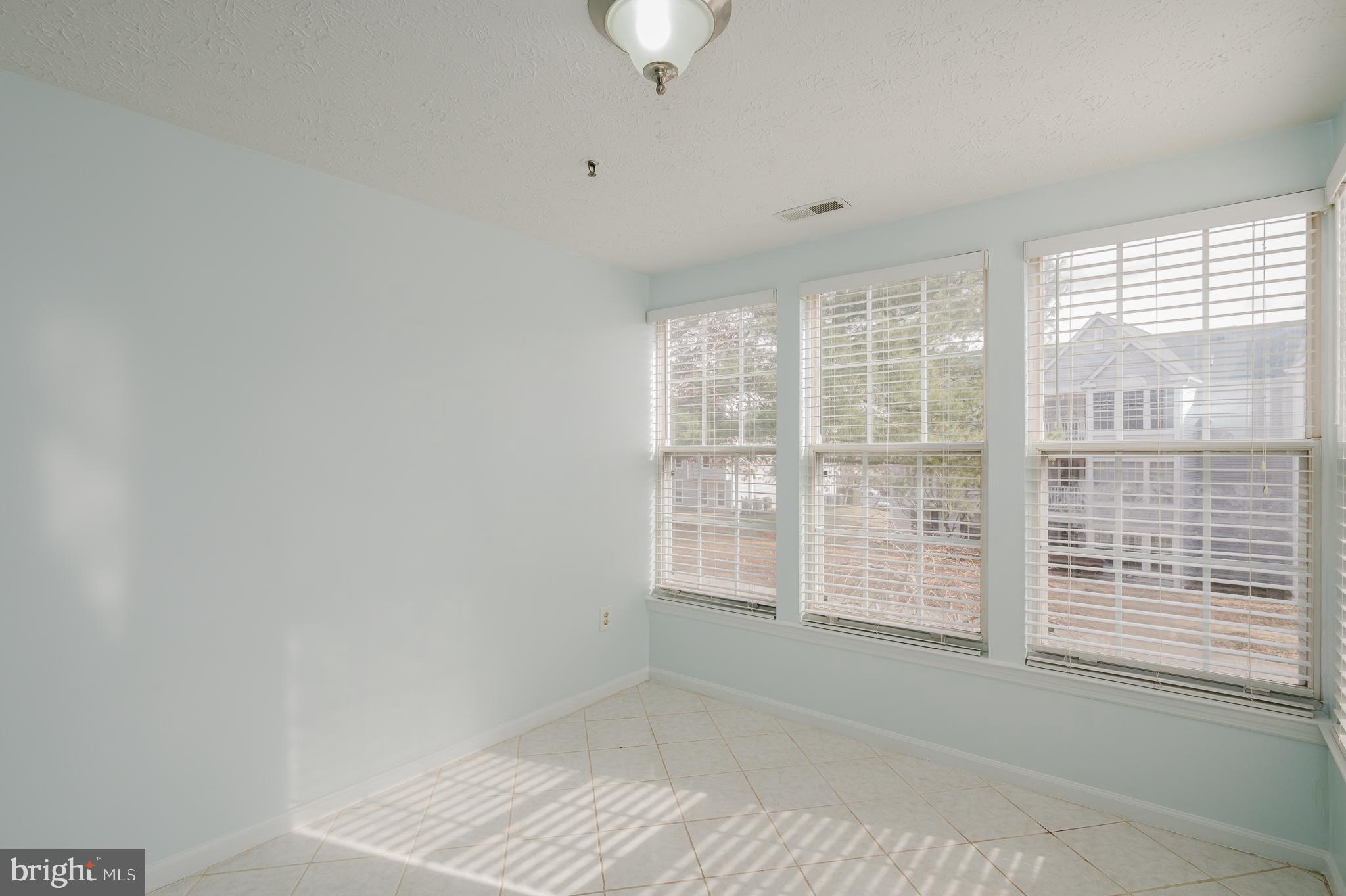 RIVERSIDE - Residential Lease