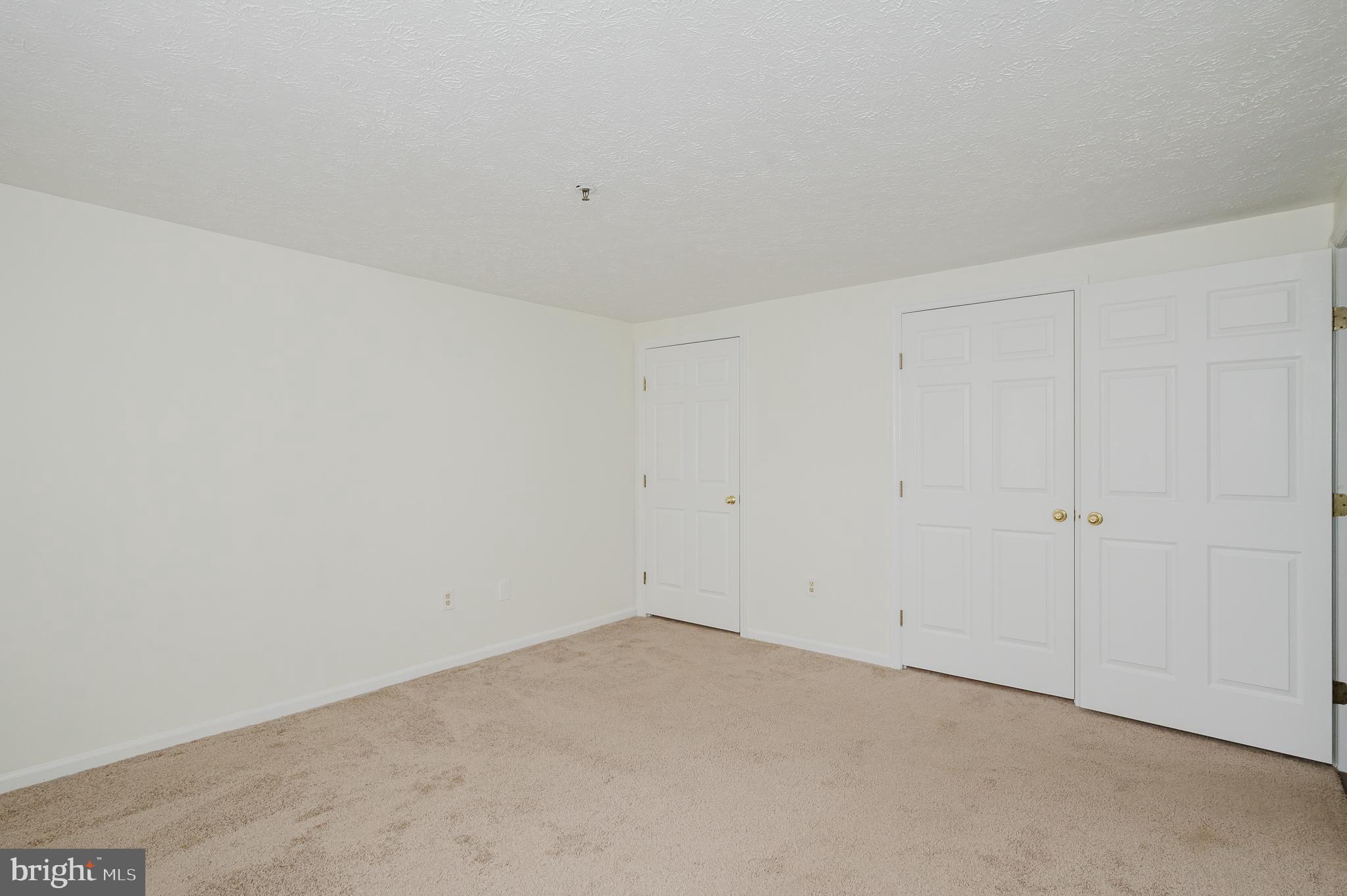 RIVERSIDE - Residential Lease