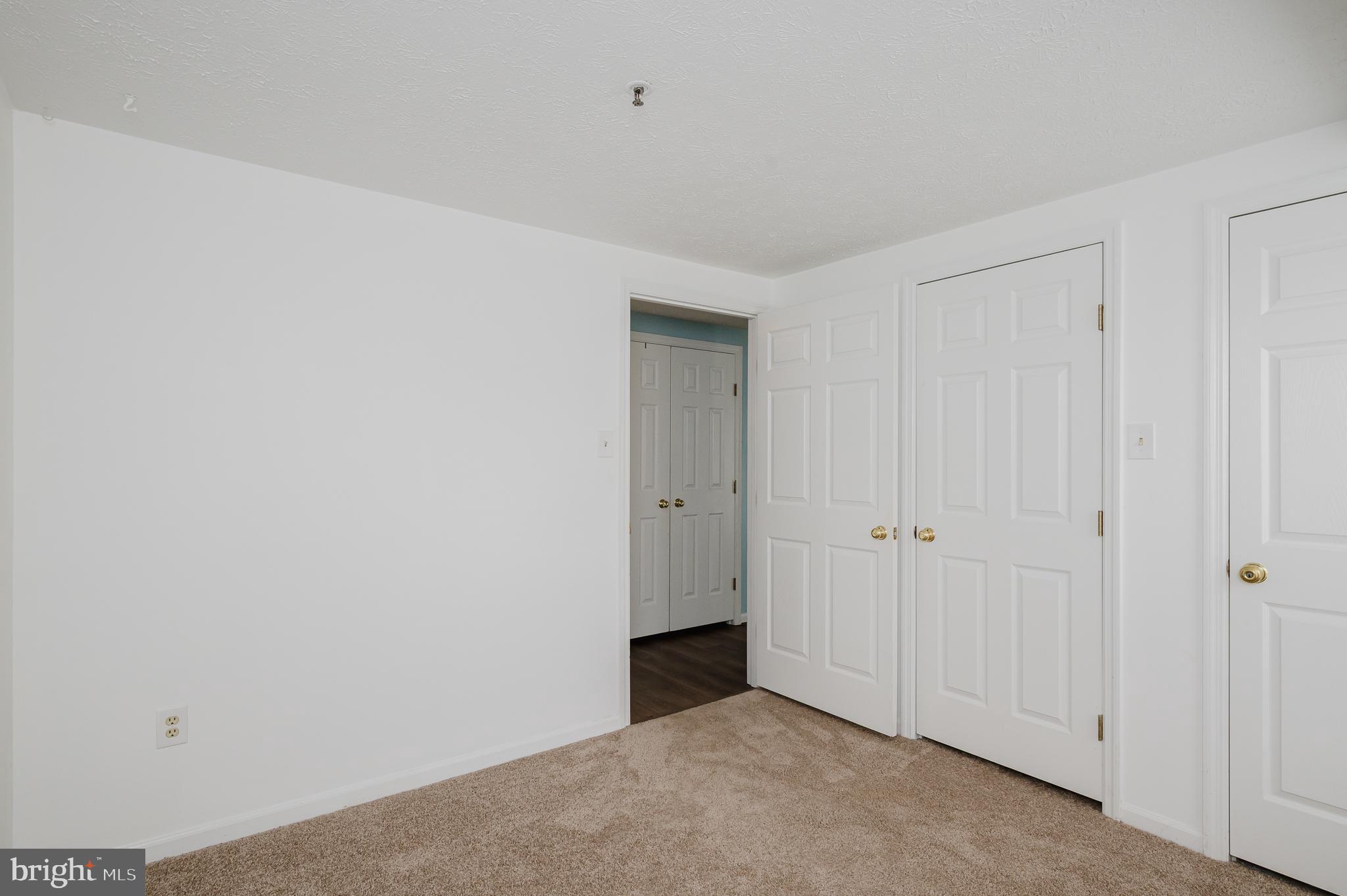 RIVERSIDE - Residential Lease